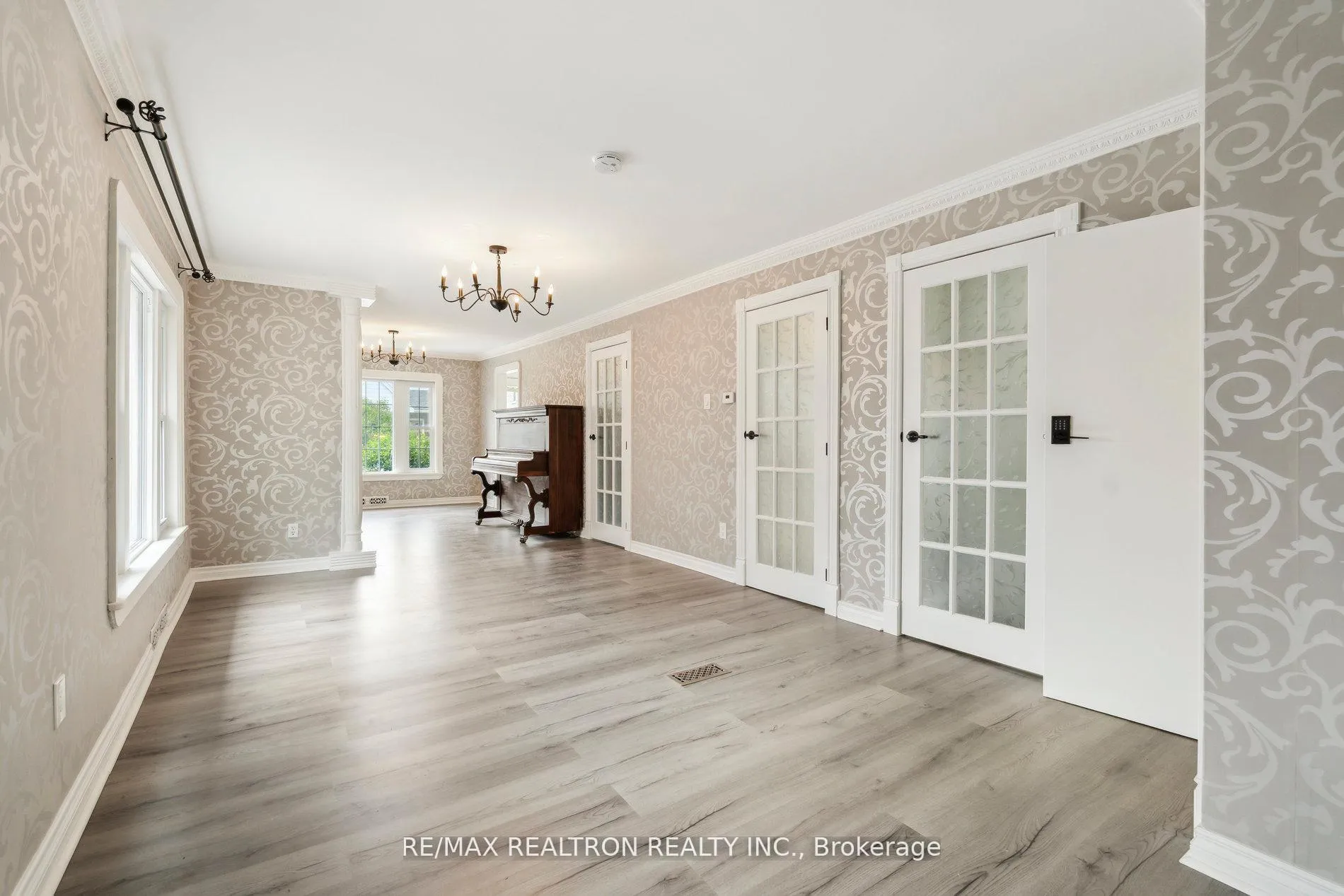 Photo 10 of 4844 Sixth Avenue, Niagara Falls, Cherrywood — HOMEH
