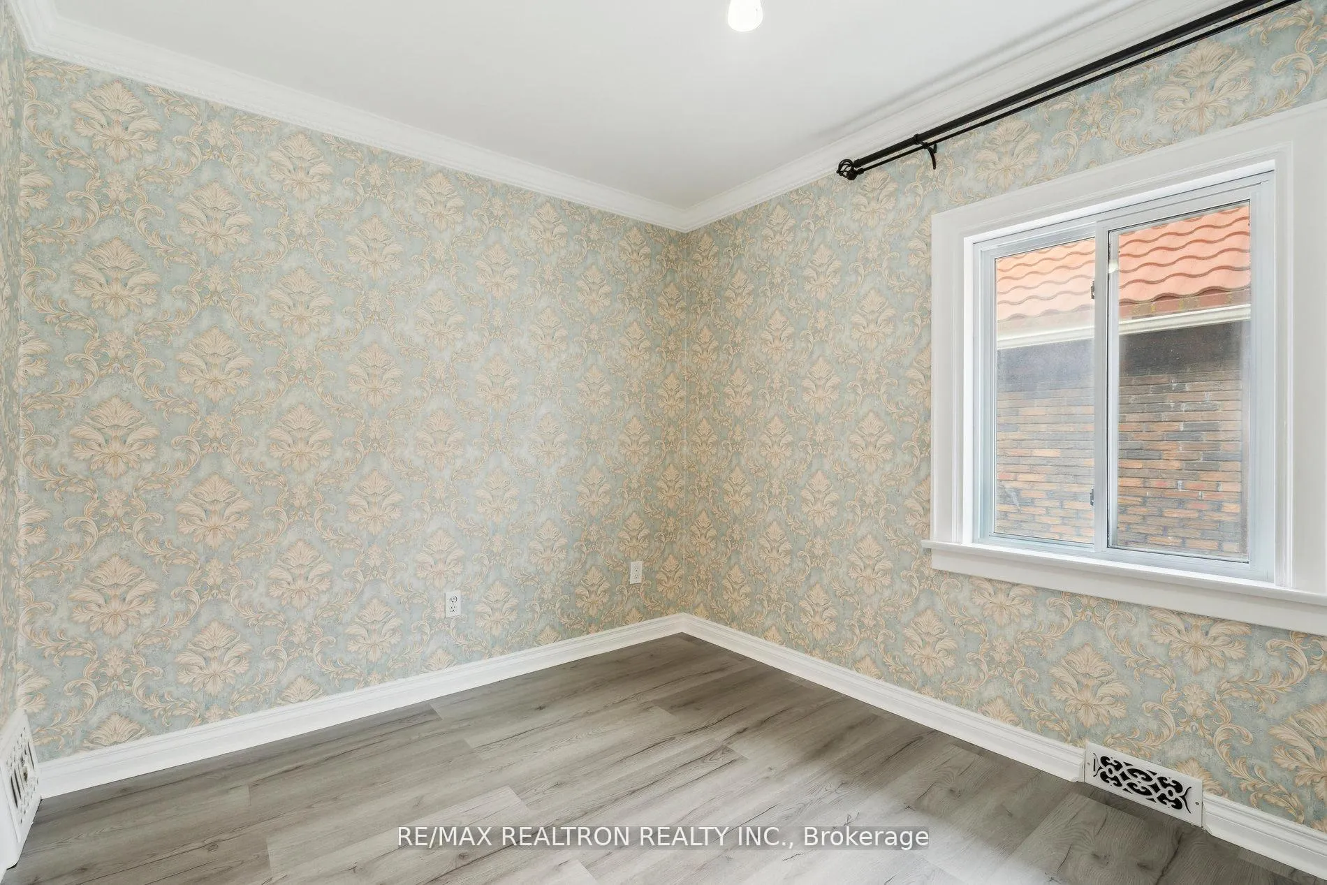 Photo 11 of 4844 Sixth Avenue, Niagara Falls, Cherrywood — HOMEH