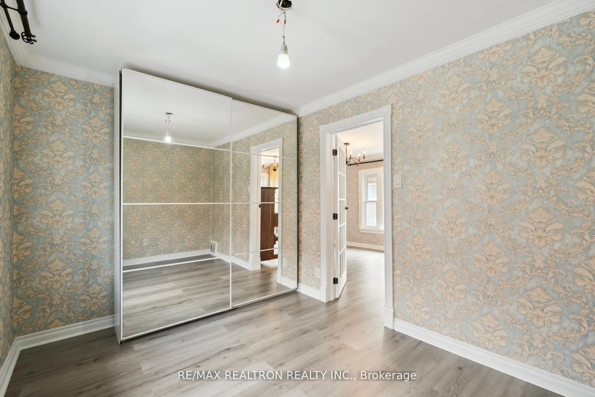 Photo 12 of 4844 Sixth Avenue, Niagara Falls, Cherrywood — HOMEH
