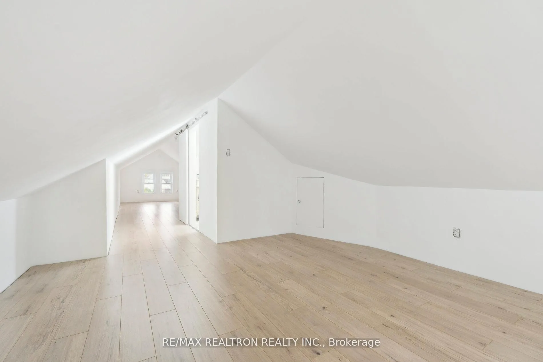 Photo 16 of 4844 Sixth Avenue, Niagara Falls, Cherrywood — HOMEH