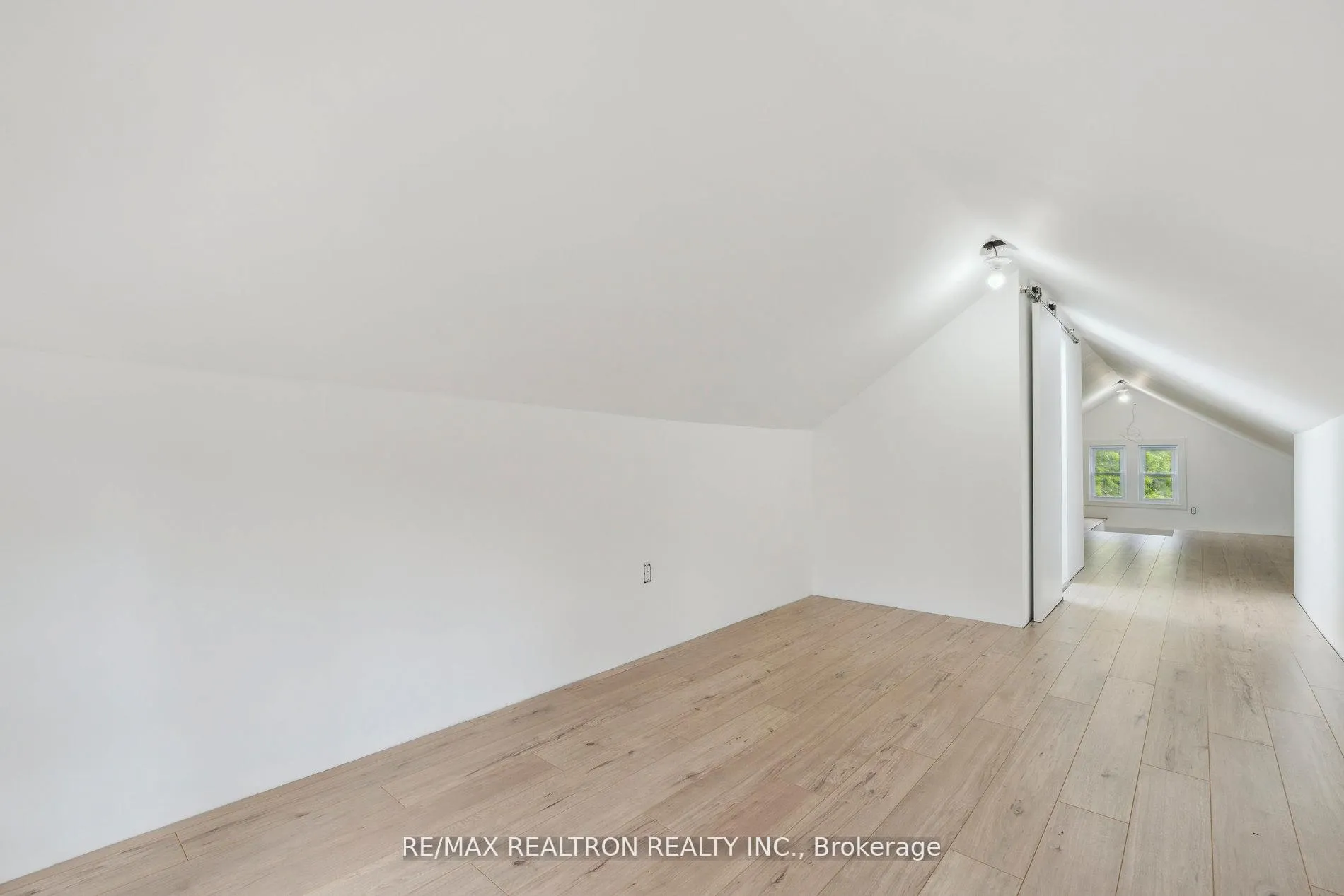 Photo 19 of 4844 Sixth Avenue, Niagara Falls, Cherrywood — HOMEH