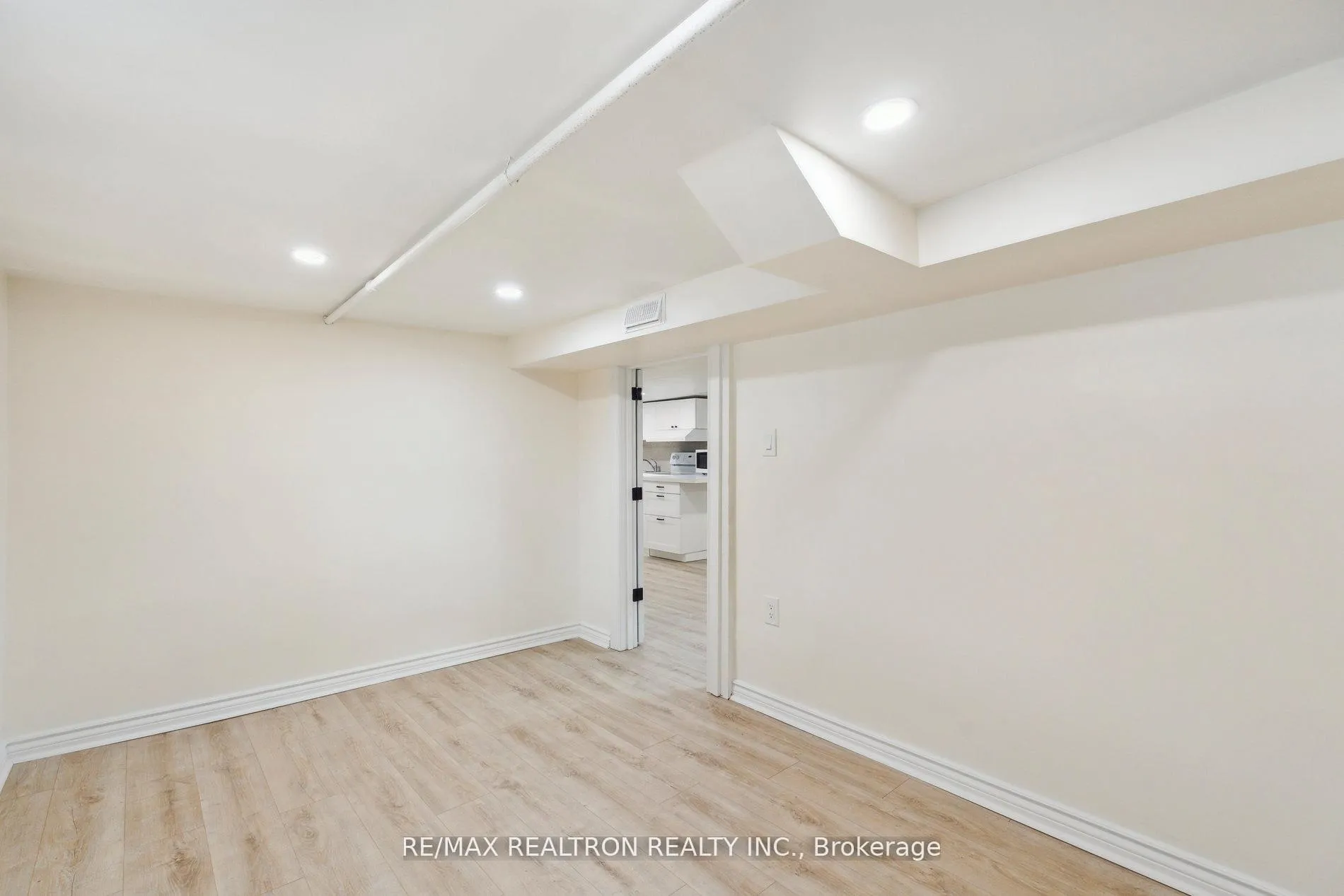 Photo 33 of 4844 Sixth Avenue, Niagara Falls, Cherrywood — HOMEH