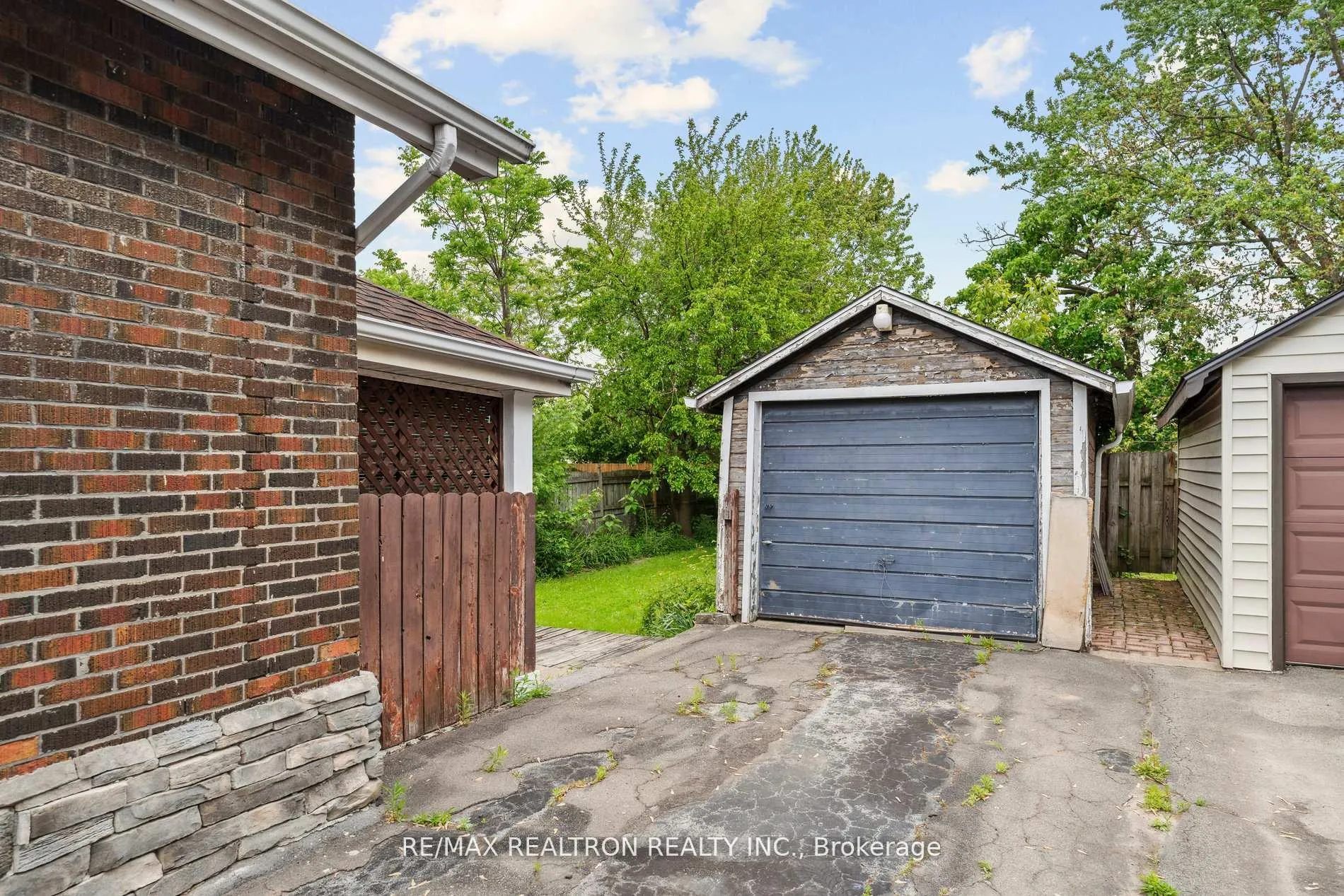 Photo 34 of 4844 Sixth Avenue, Niagara Falls, Cherrywood — HOMEH