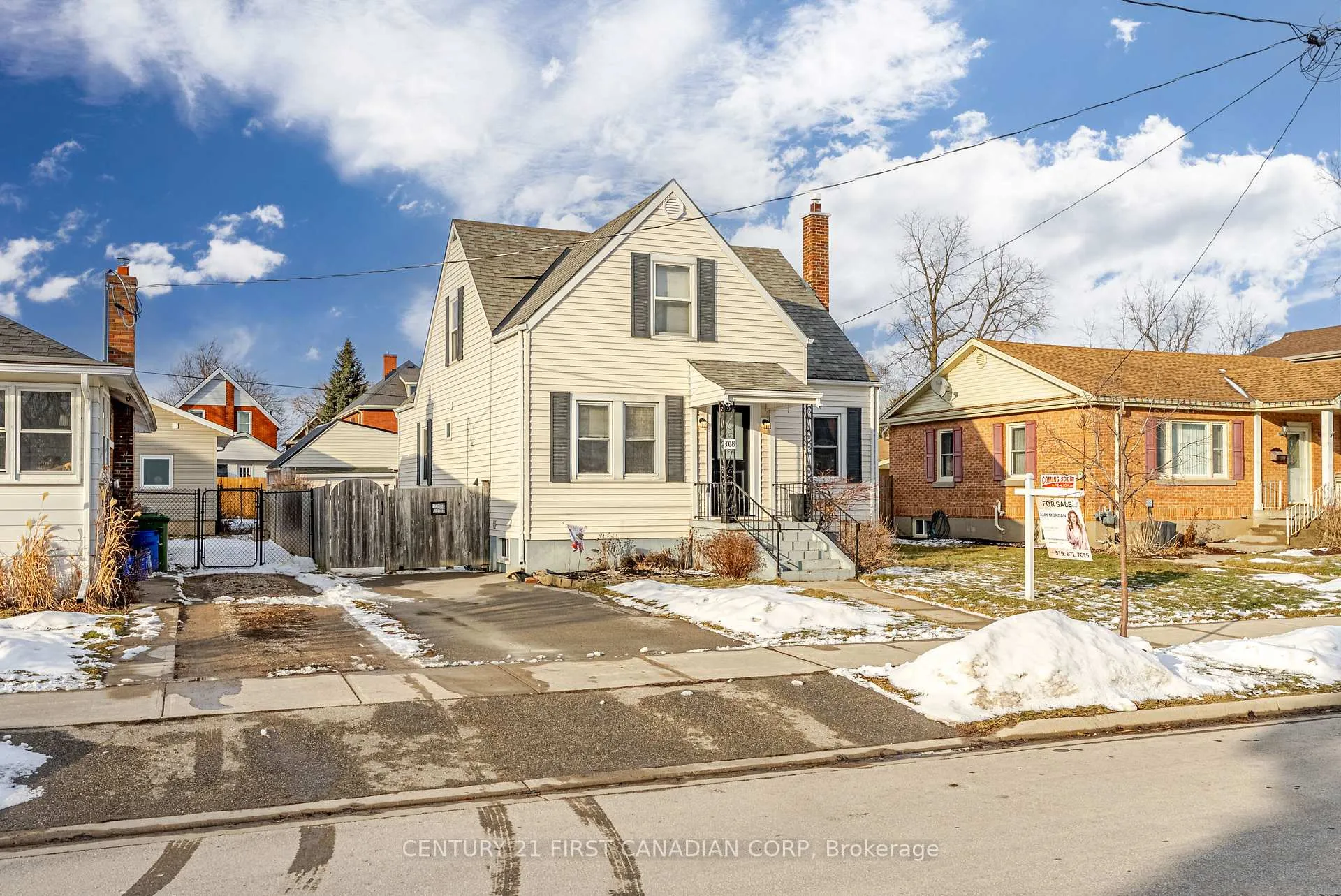 Photo 4 of 108 Myrtle Street, St. Thomas — HOMEH
