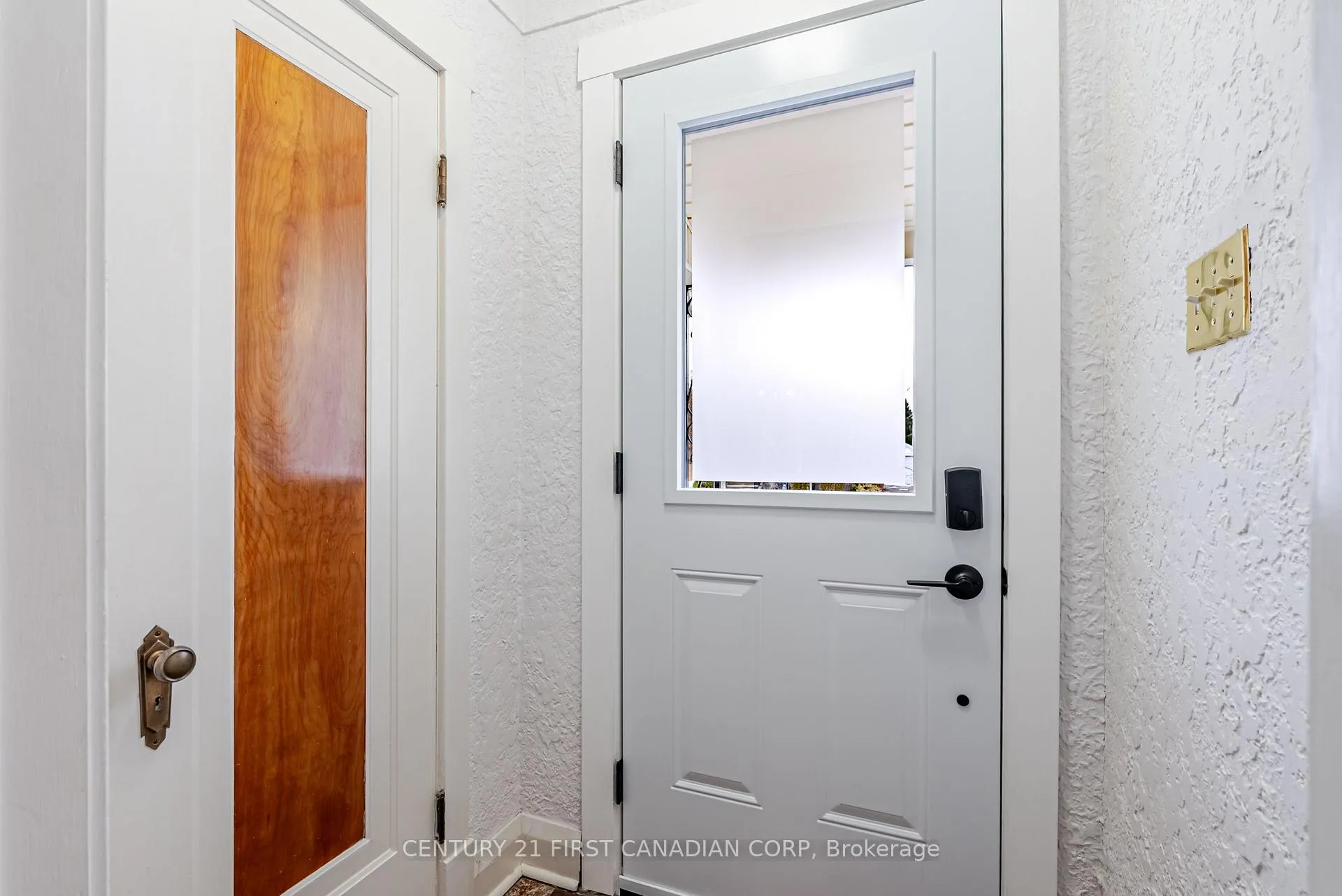 Photo 11 of 108 Myrtle Street, St. Thomas — HOMEH