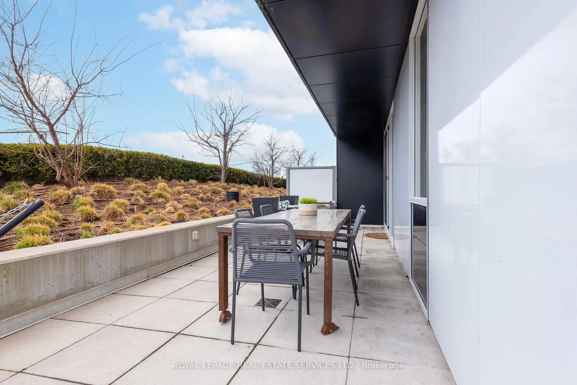 Photo 5 of Unit 711, 170 Bayview Avenue, Toronto, Waterfront Communities — HOMEH