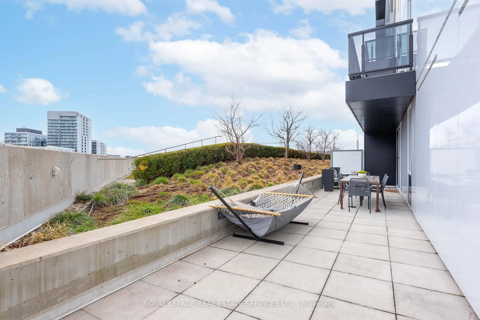 Photo 6 of Unit 711, 170 Bayview Avenue, Toronto, Waterfront Communities — HOMEH