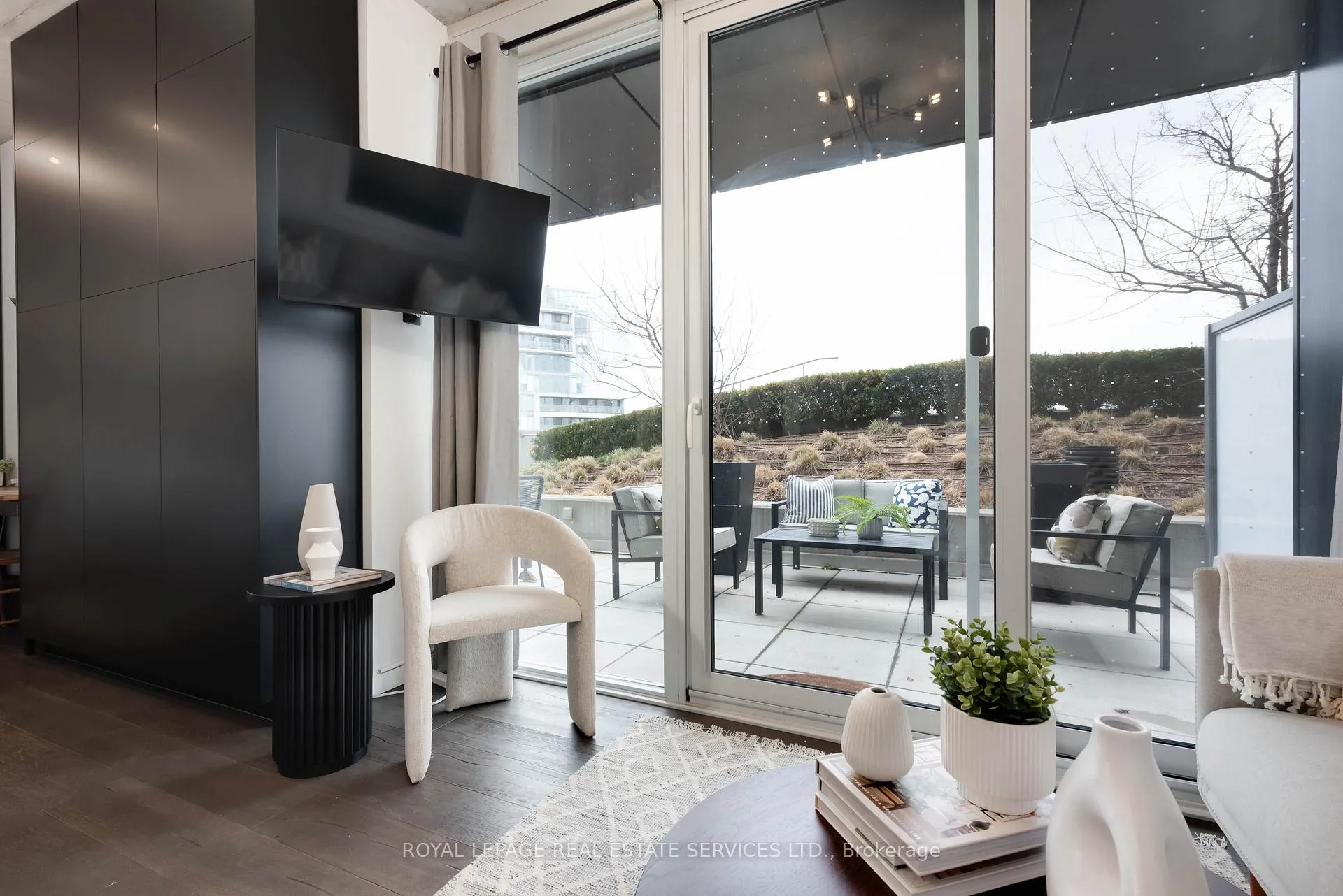 Photo 11 of Unit 711, 170 Bayview Avenue, Toronto, Waterfront Communities — HOMEH