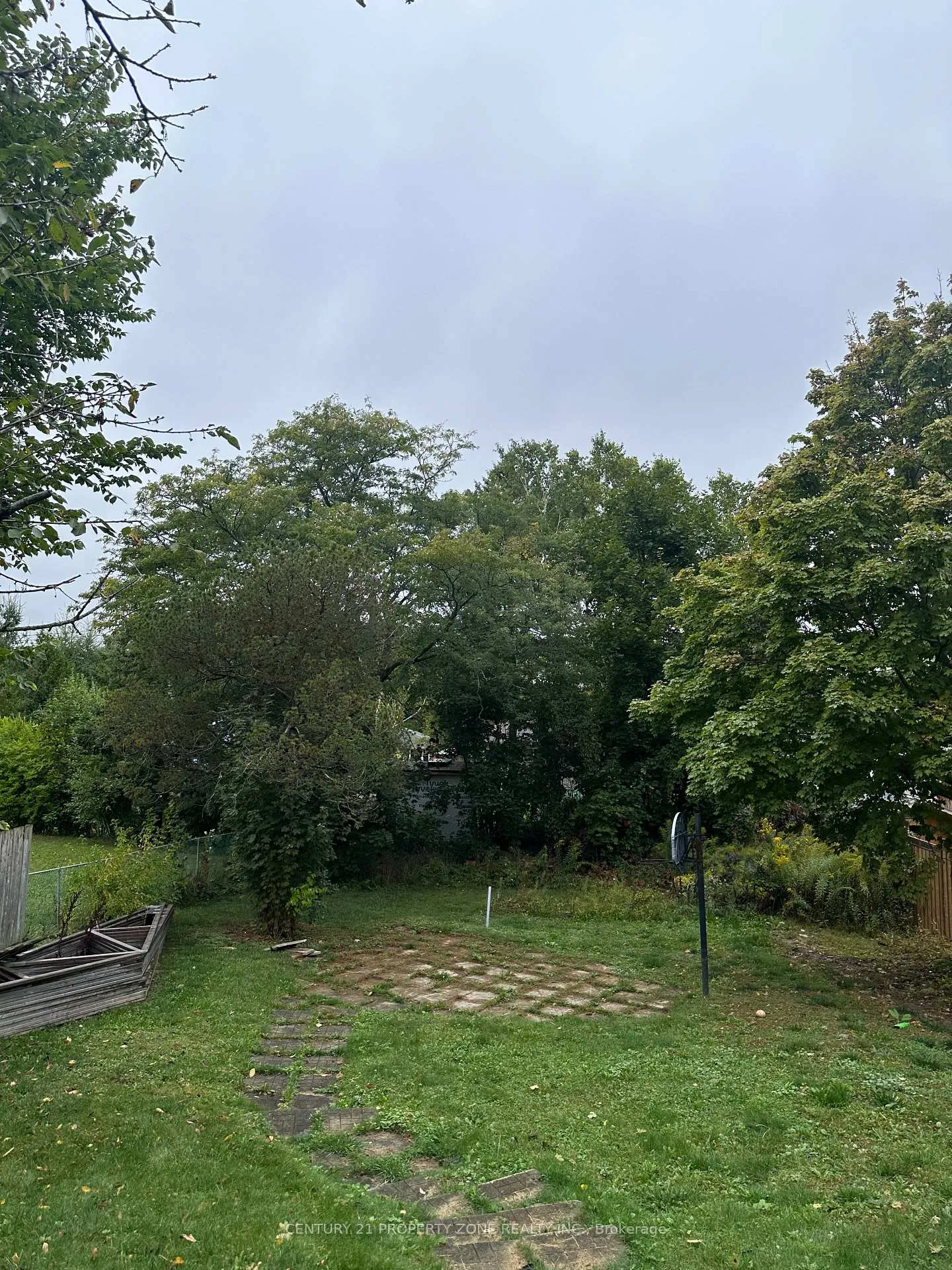 Photo 2 of Unit Upper, 32 Shannon Street, Barrie, Wellington — HOMEH