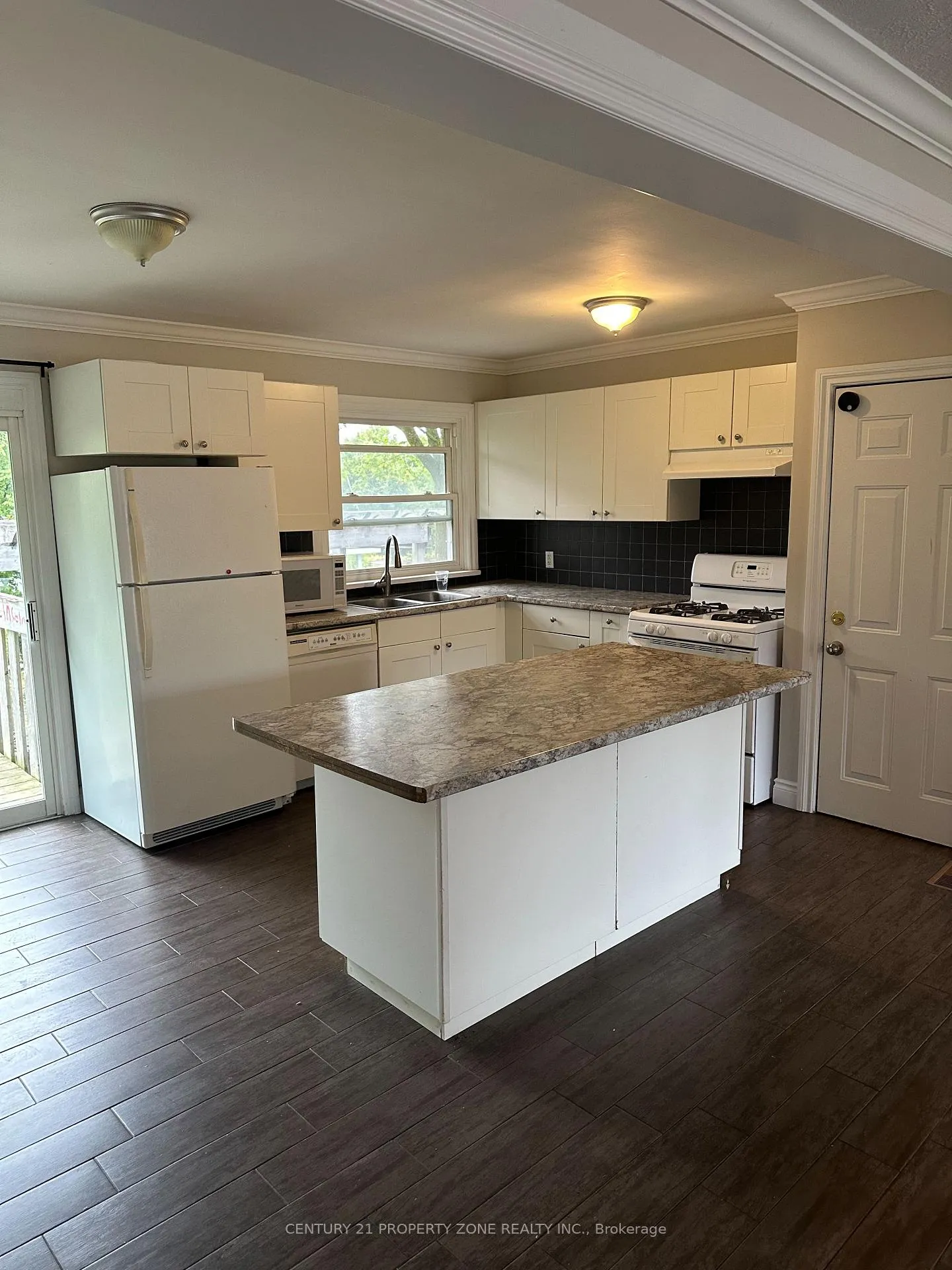Photo 3 of Unit Upper, 32 Shannon Street, Barrie, Wellington — HOMEH