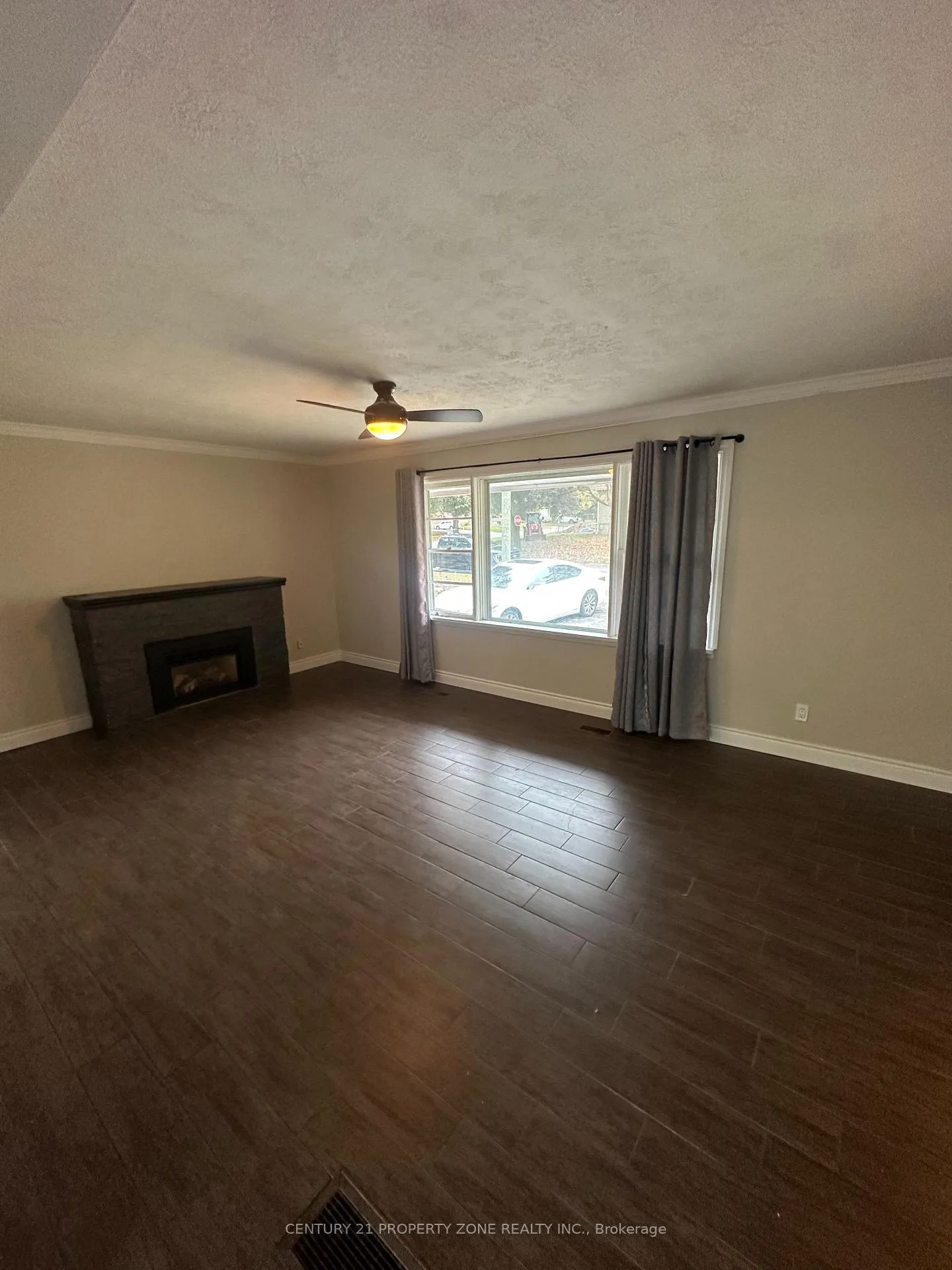 Photo 4 of Unit Upper, 32 Shannon Street, Barrie, Wellington — HOMEH