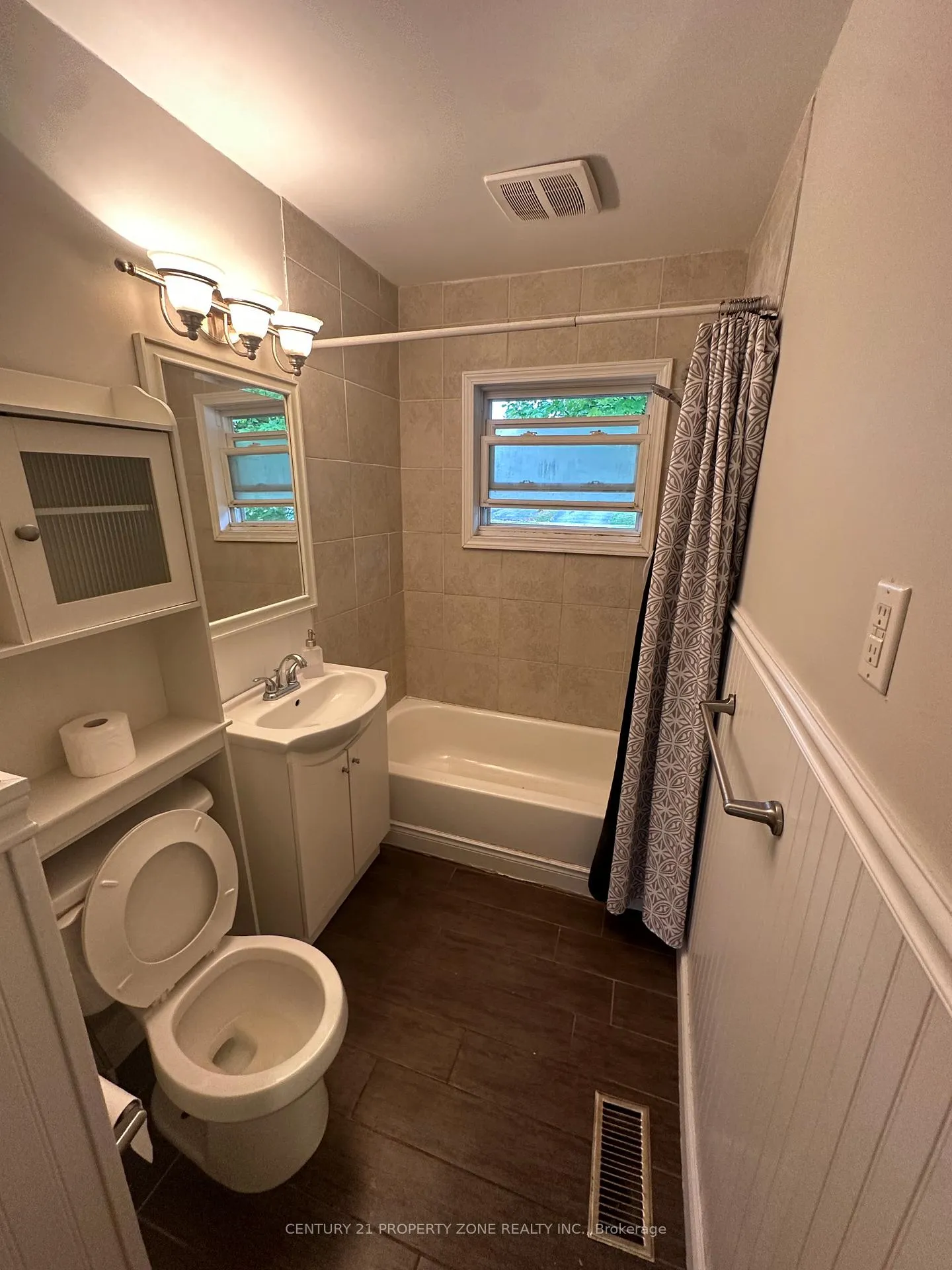 Photo 7 of Unit Upper, 32 Shannon Street, Barrie, Wellington — HOMEH