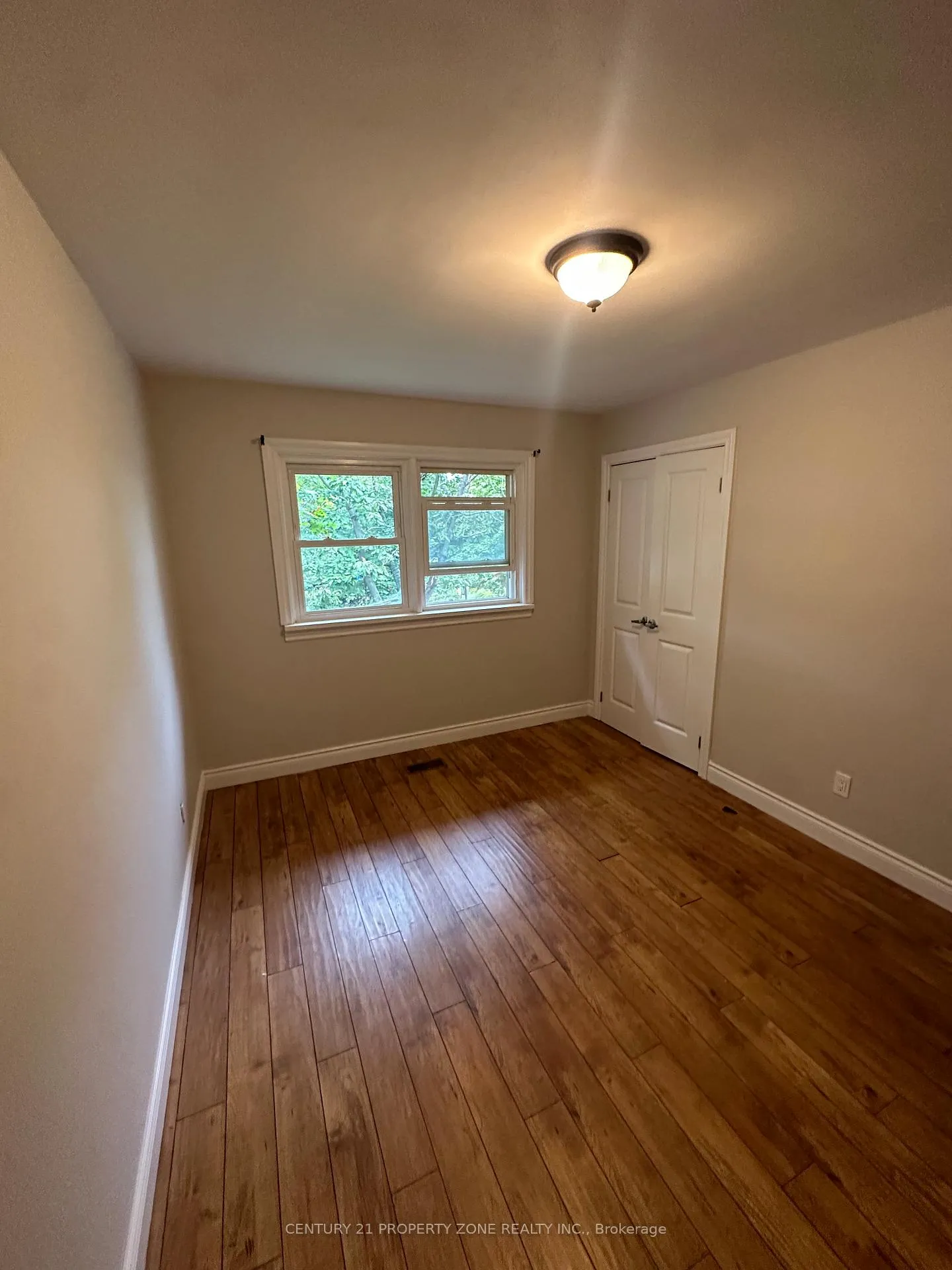Photo 9 of Unit Upper, 32 Shannon Street, Barrie, Wellington — HOMEH