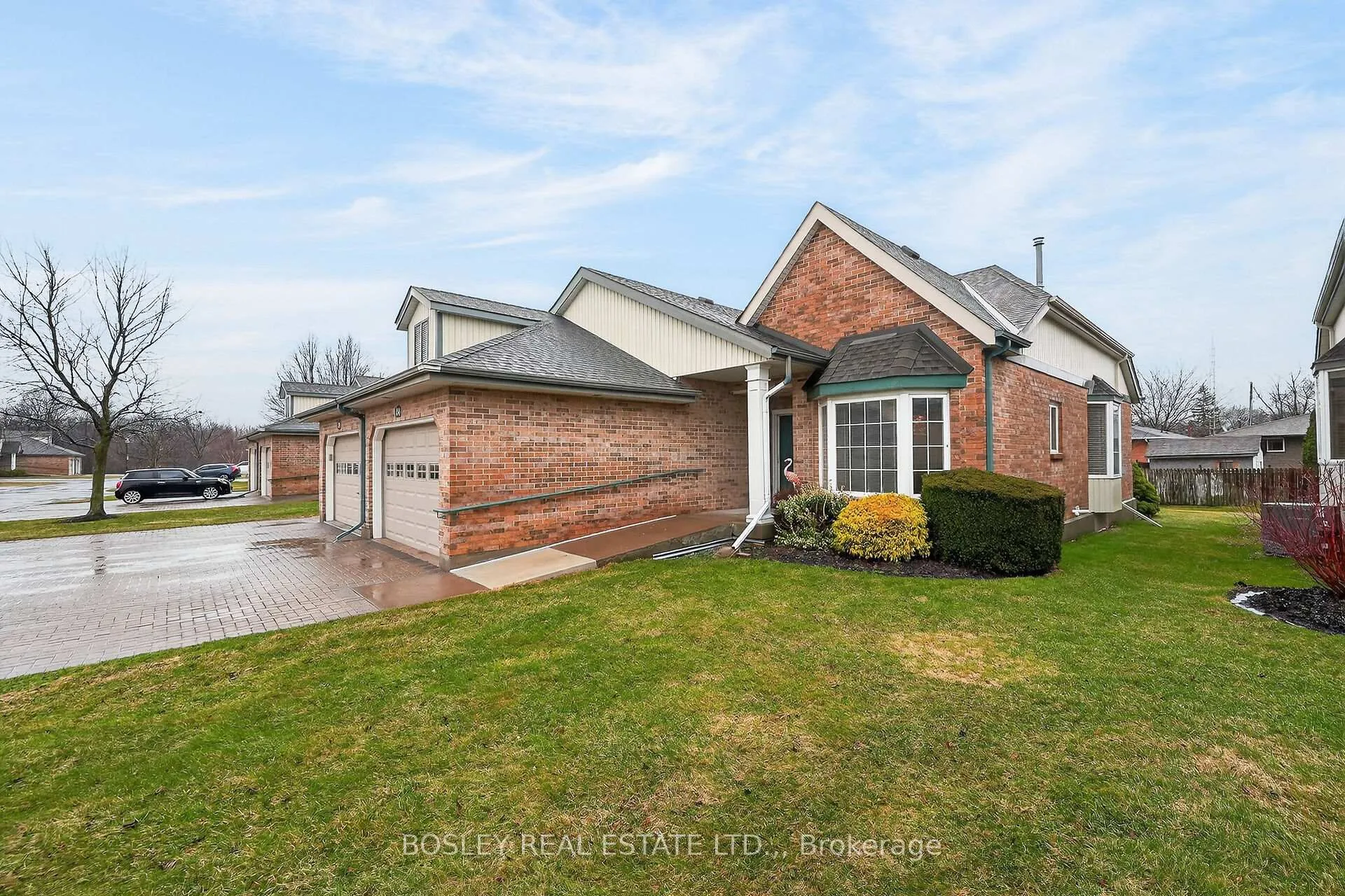 Photo 3 of Unit 34, 121 Glen Morris Drive, St. Catharines, Glendale/Glenridge — HOMEH