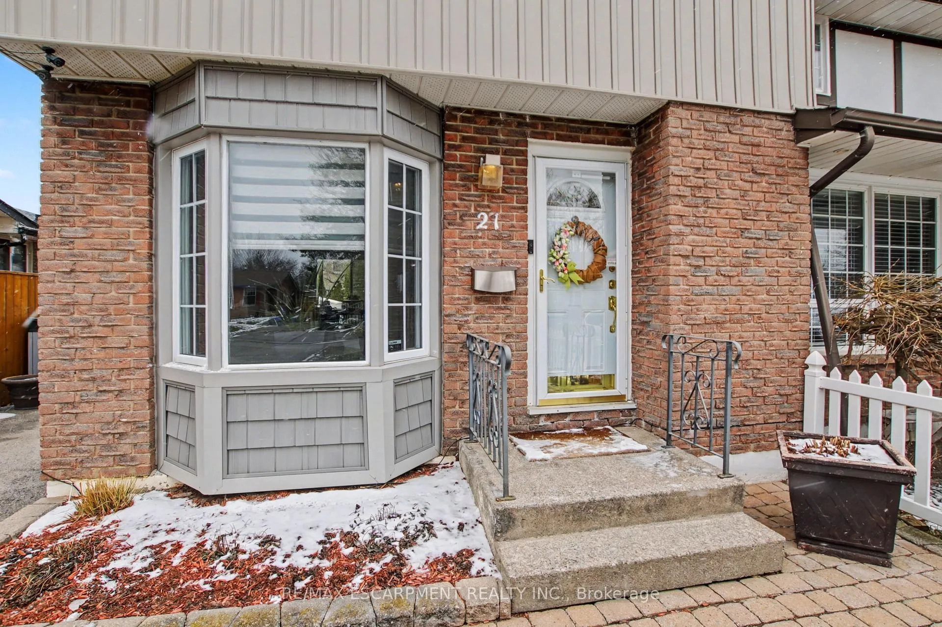 Photo 4 of 21 Greystone Crescent, St. Catharines, Lakeport — HOMEH