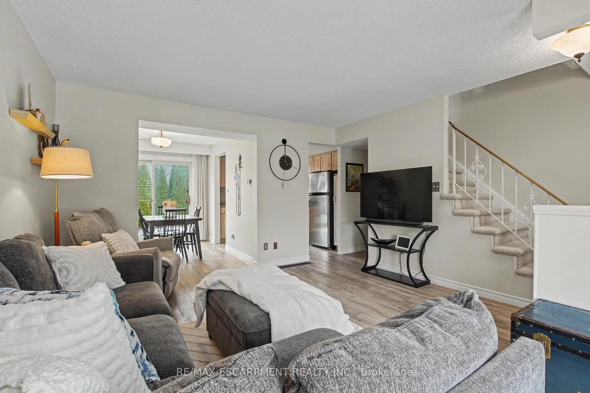 Photo 8 of 21 Greystone Crescent, St. Catharines, Lakeport — HOMEH