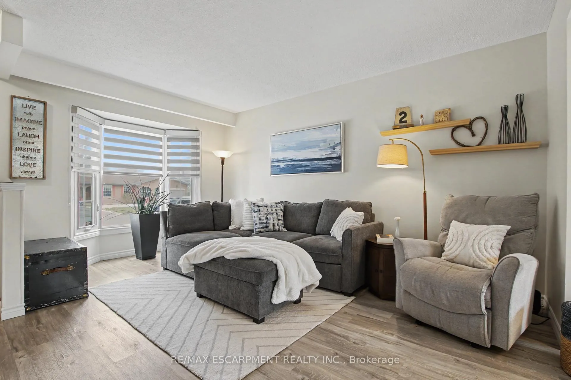 Photo 9 of 21 Greystone Crescent, St. Catharines, Lakeport — HOMEH
