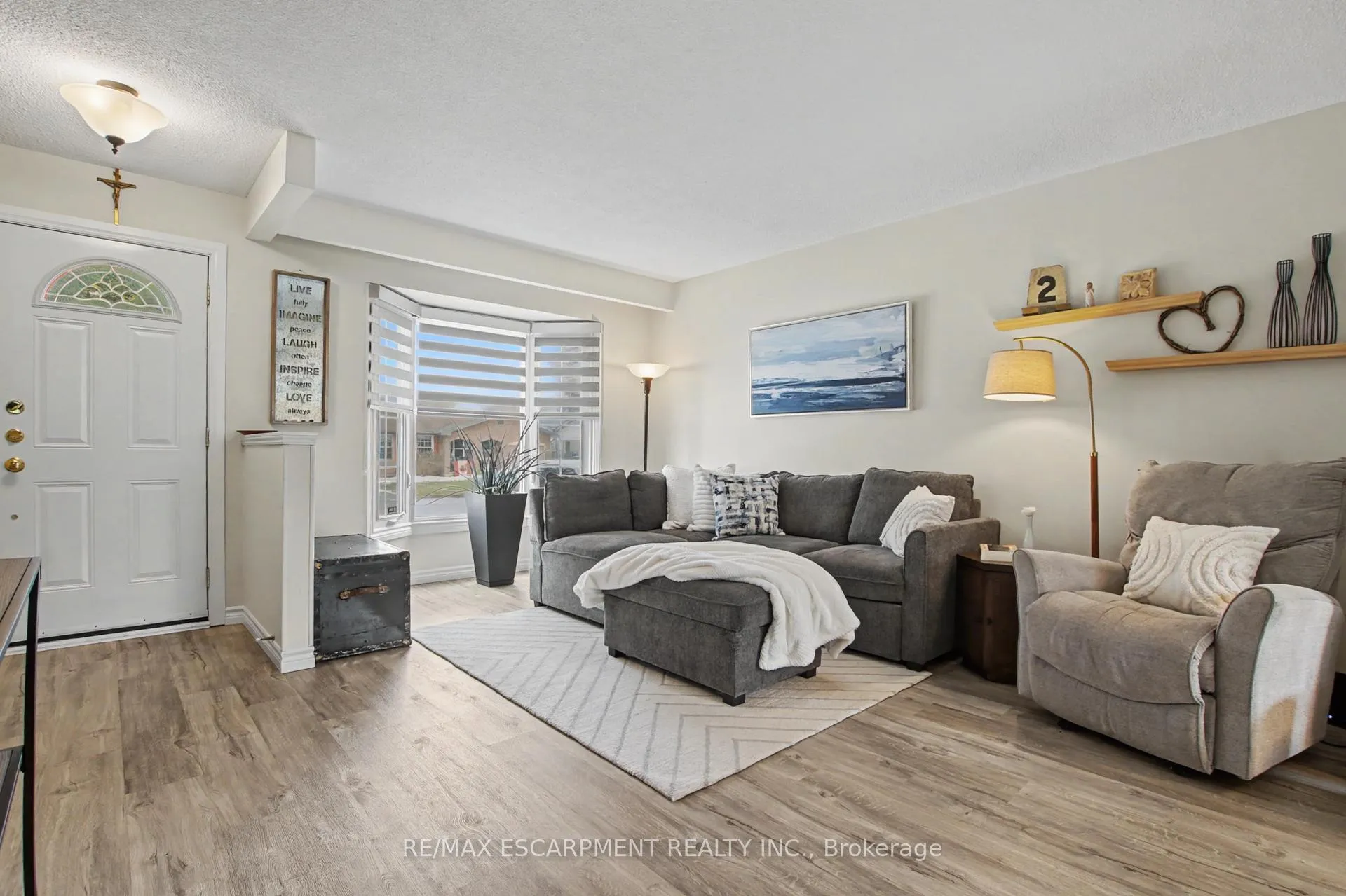 Photo 10 of 21 Greystone Crescent, St. Catharines, Lakeport — HOMEH