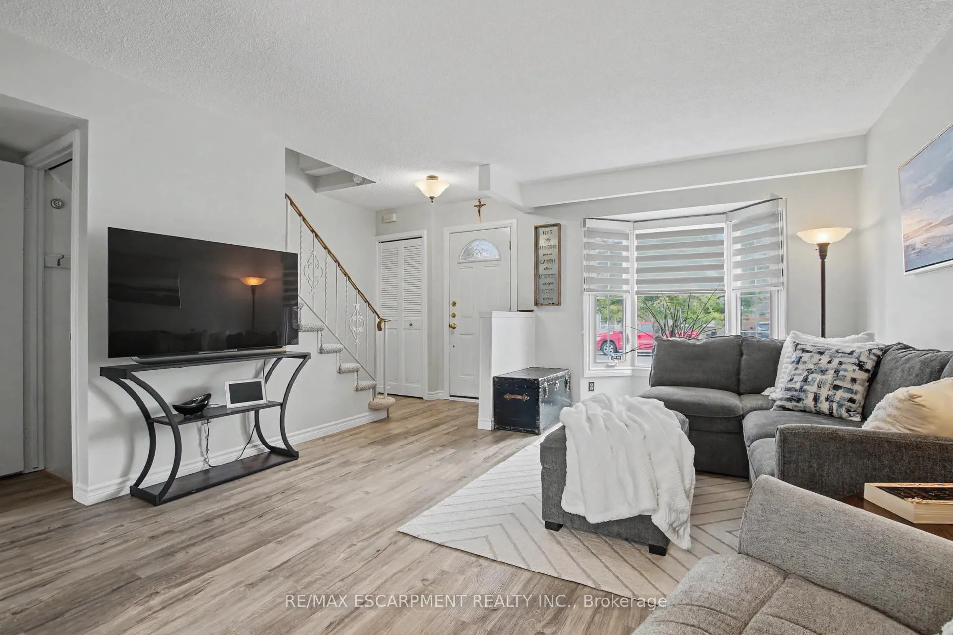 Photo 11 of 21 Greystone Crescent, St. Catharines, Lakeport — HOMEH