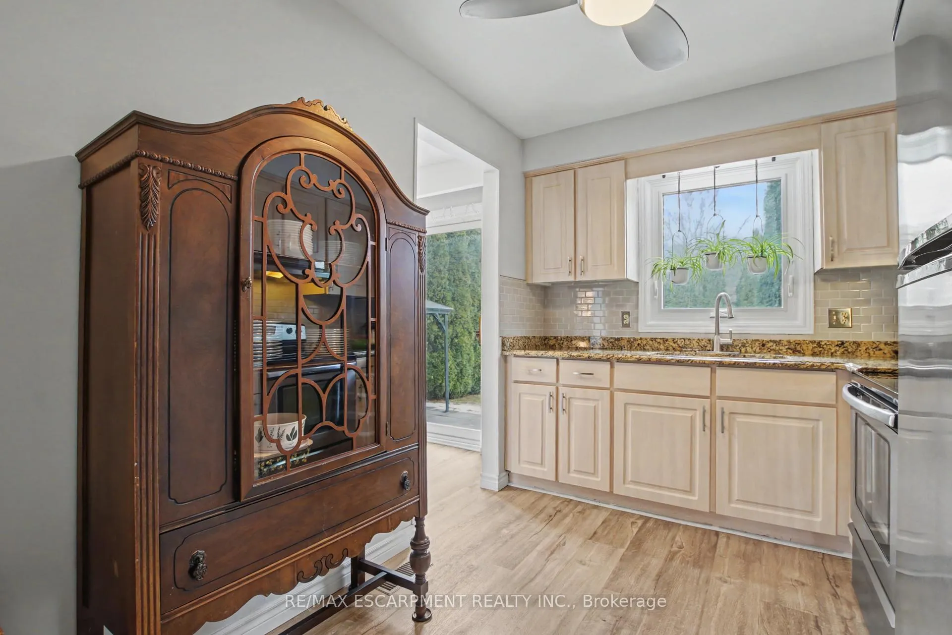 Photo 12 of 21 Greystone Crescent, St. Catharines, Lakeport — HOMEH