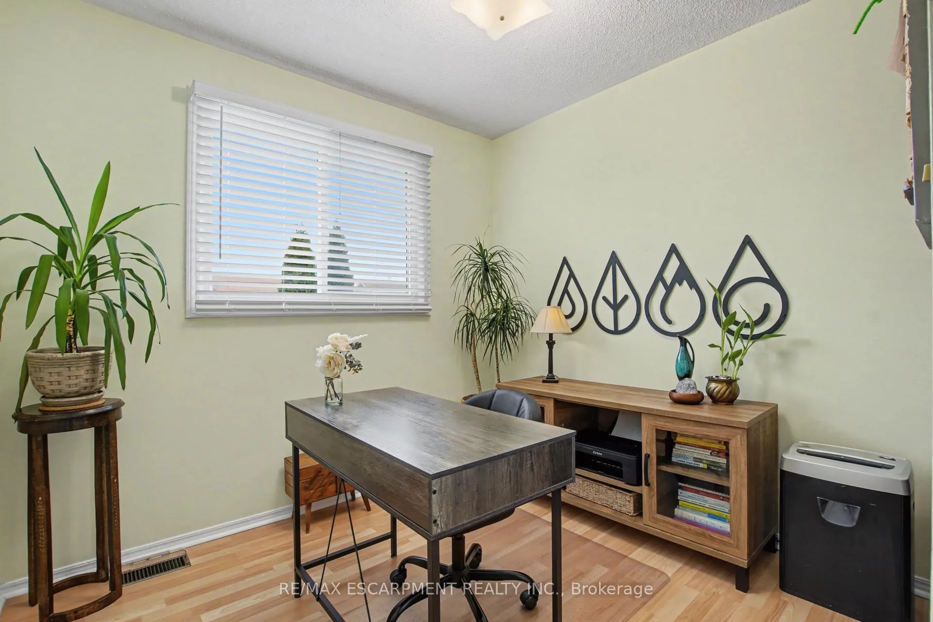 Photo 20 of 21 Greystone Crescent, St. Catharines, Lakeport — HOMEH