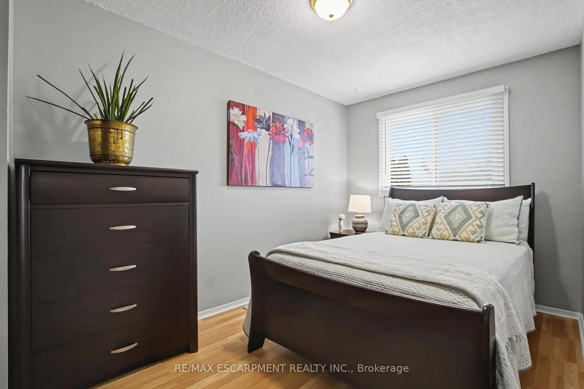 Photo 22 of 21 Greystone Crescent, St. Catharines, Lakeport — HOMEH