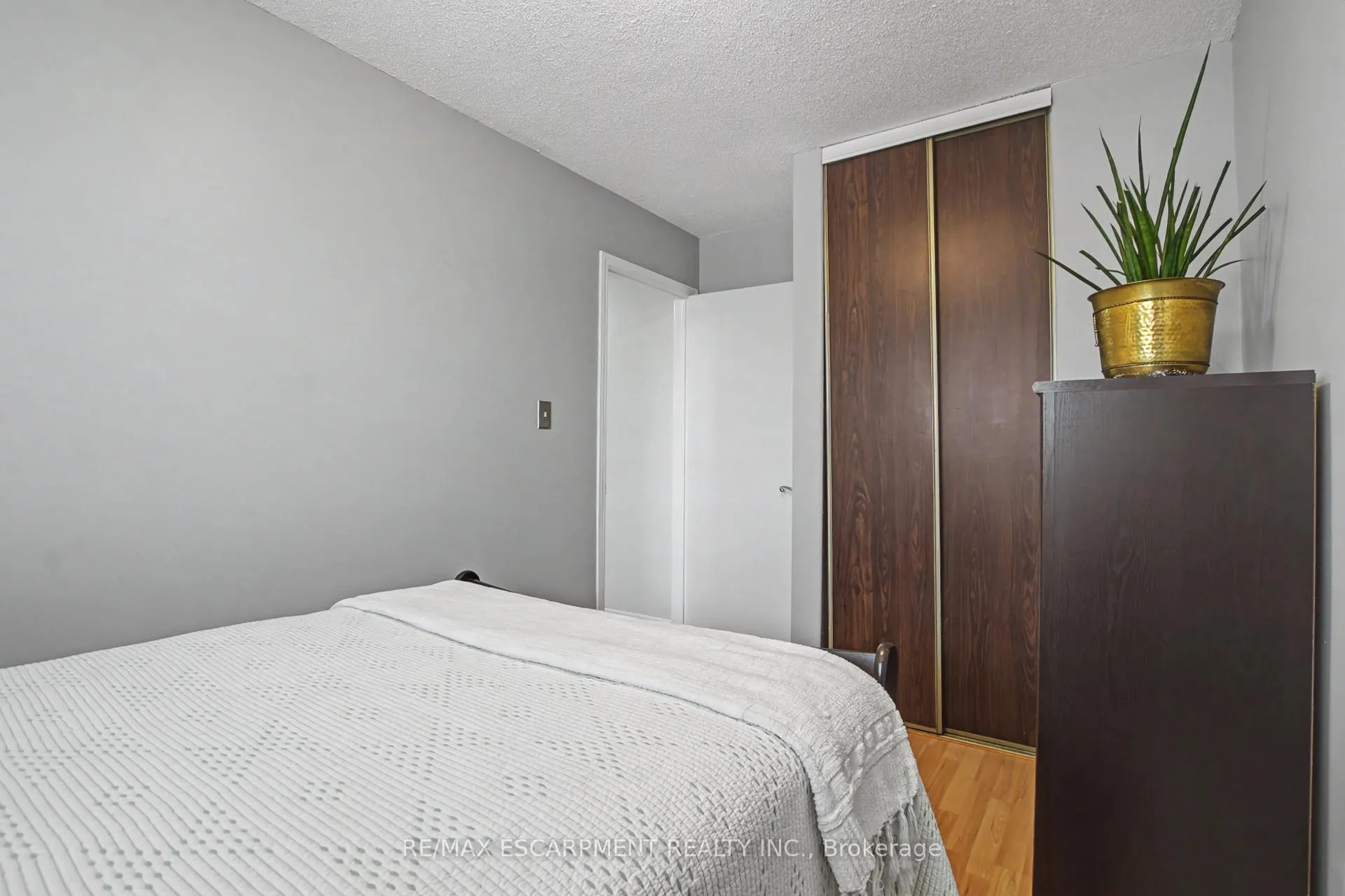Photo 23 of 21 Greystone Crescent, St. Catharines, Lakeport — HOMEH