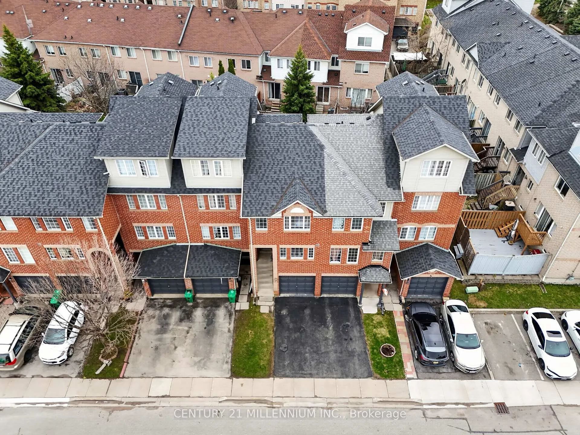 Photo 3 of Unit 97, 97 Spadina Road, Brampton, Brampton West — HOMEH