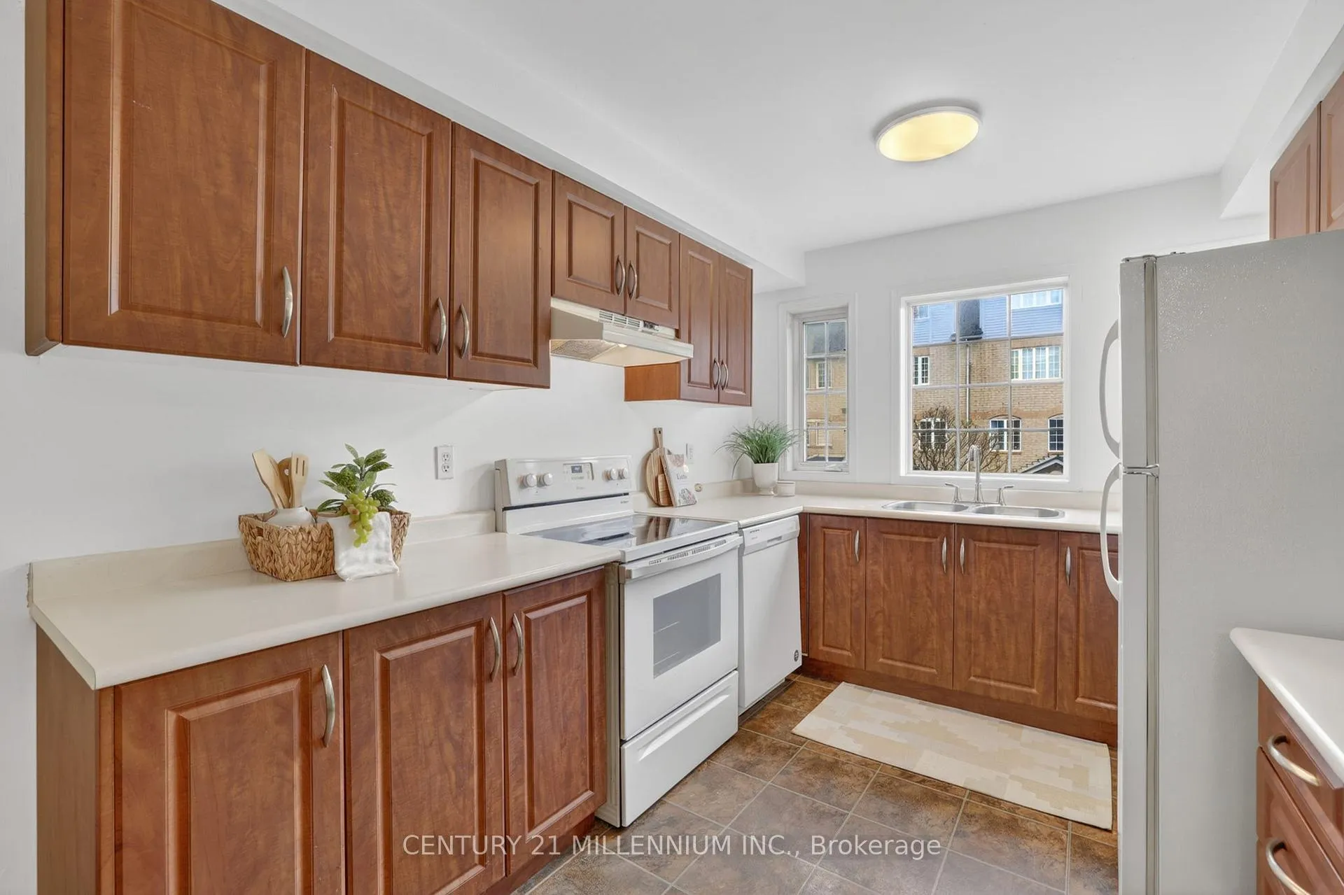 Photo 10 of Unit 97, 97 Spadina Road, Brampton, Brampton West — HOMEH