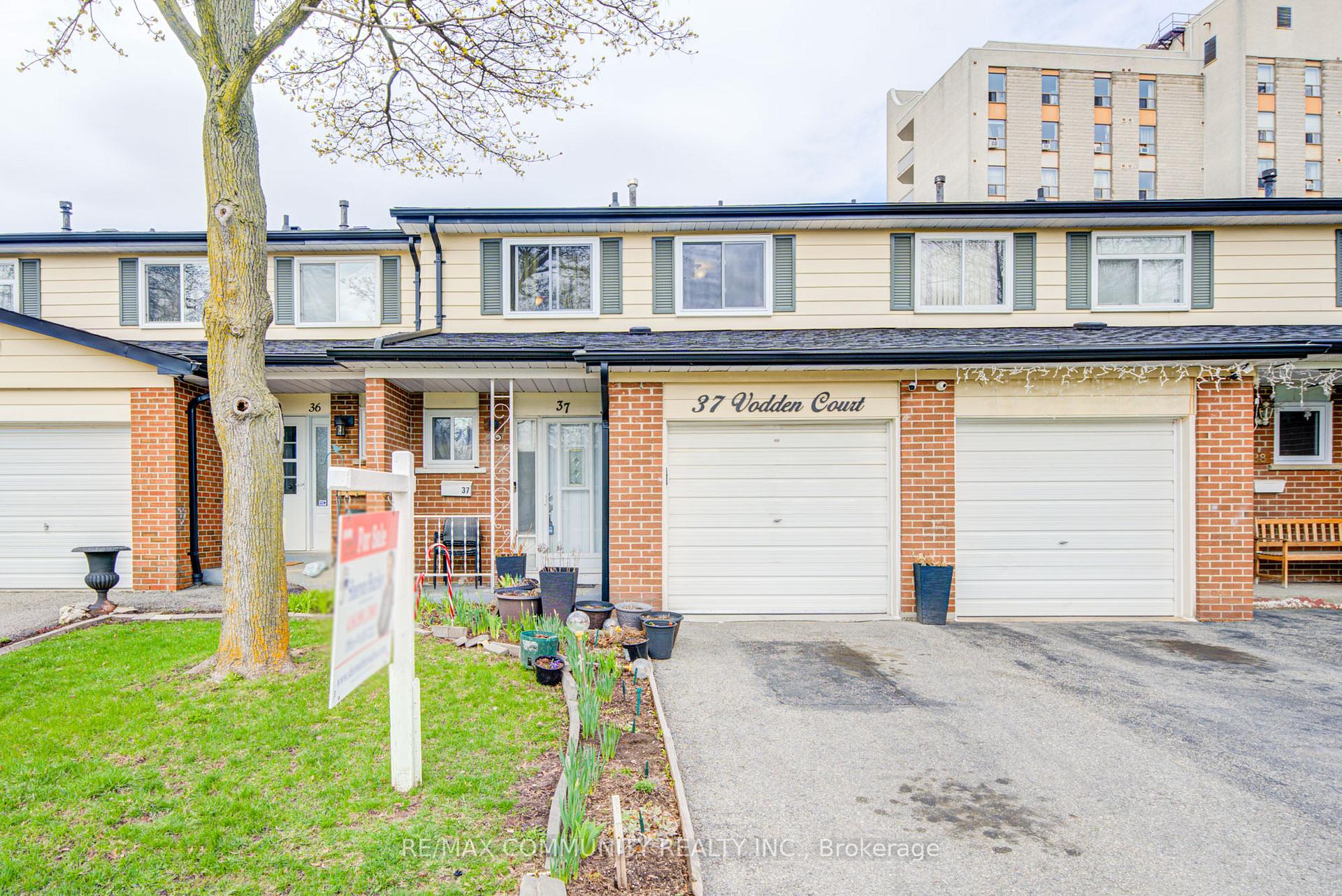Photo 2 of 37 Vodden Court, Brampton, Brampton North — HOMEH