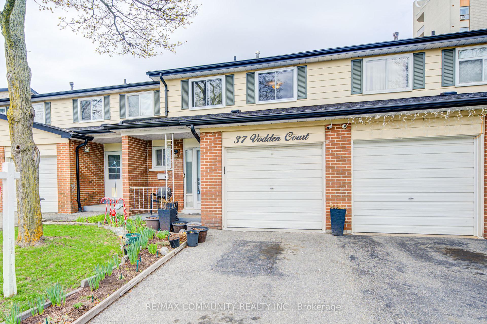 Photo 4 of 37 Vodden Court, Brampton, Brampton North — HOMEH