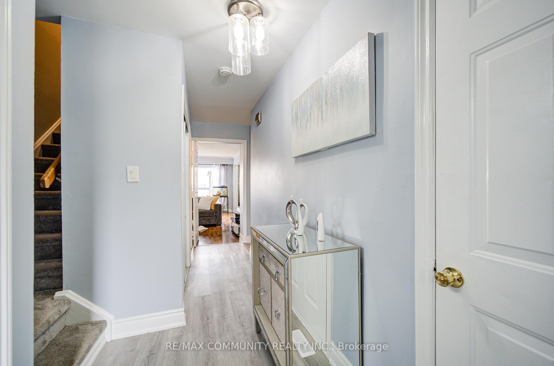 Photo 7 of 37 Vodden Court, Brampton, Brampton North — HOMEH