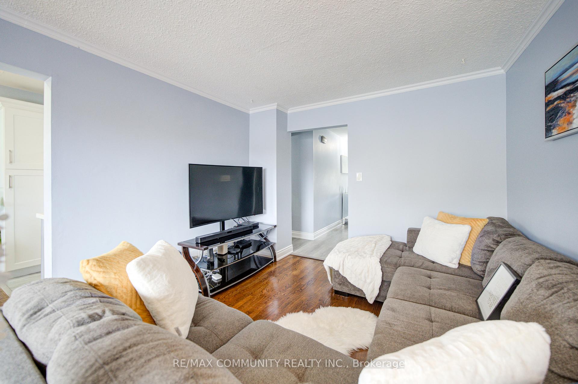 Photo 13 of 37 Vodden Court, Brampton, Brampton North — HOMEH
