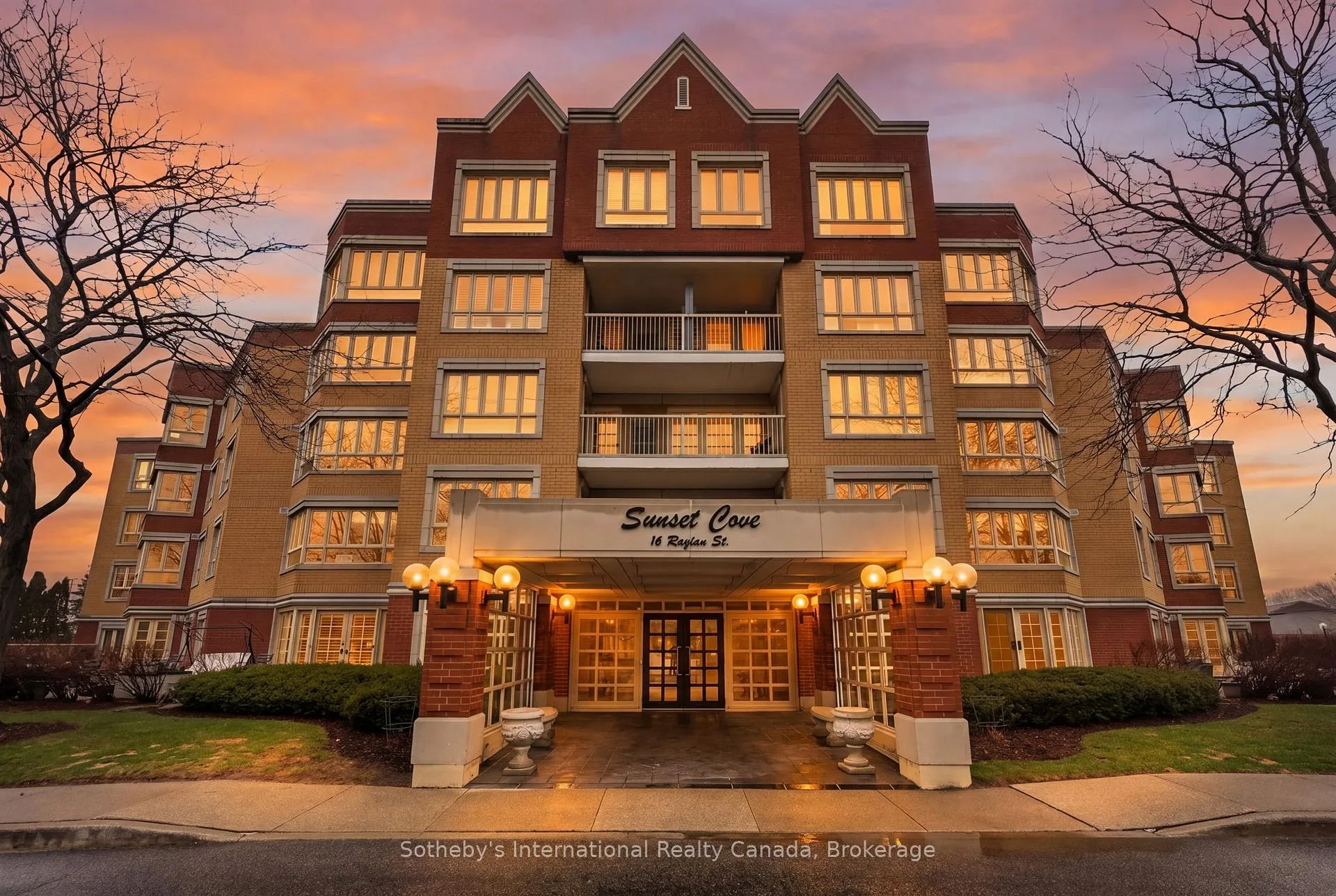 Front of Unit 402, 16 Raglan Street