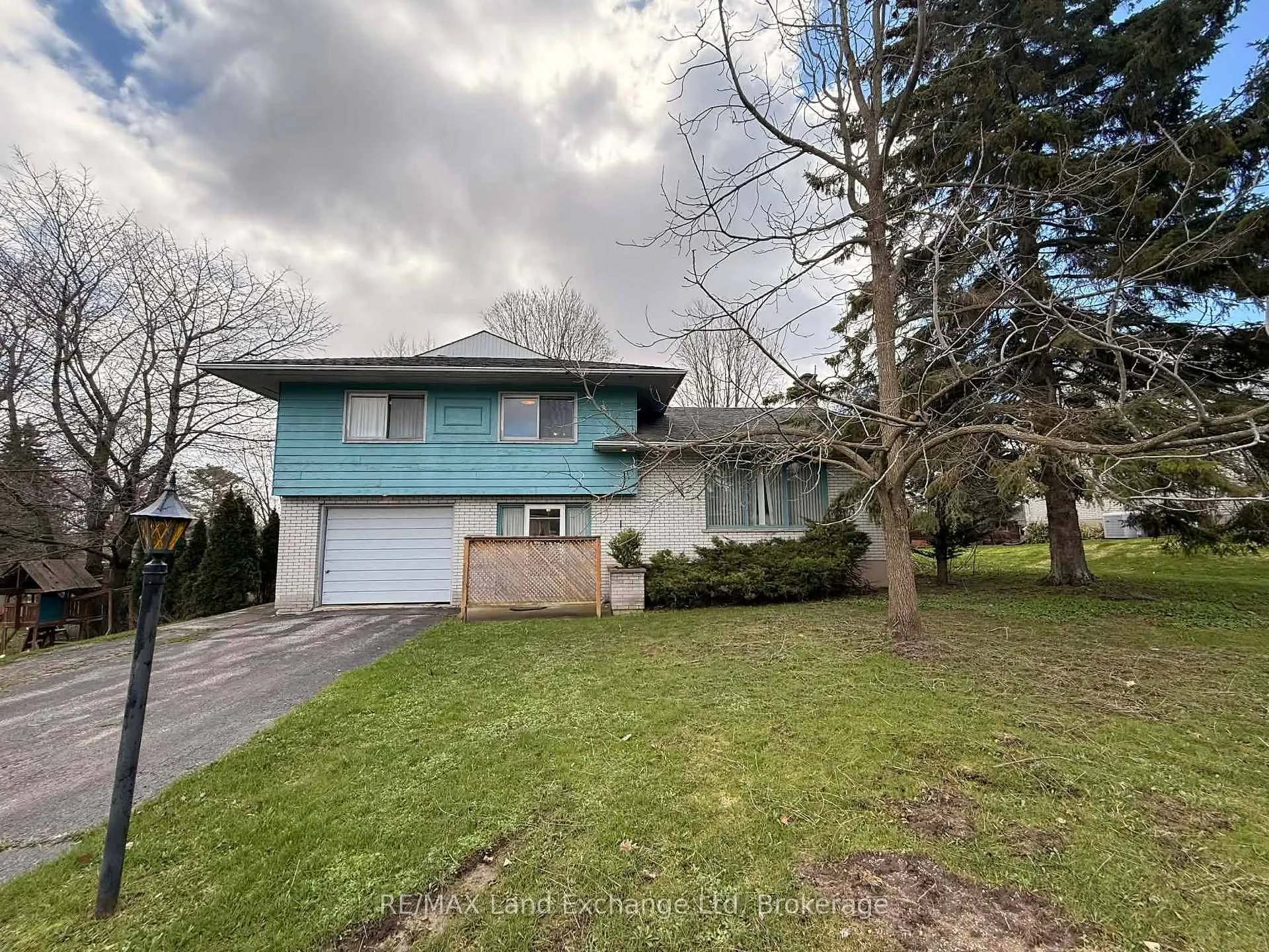 Photo 1 of 301 Summit Drive, North Huron, Wingham — HOMEH