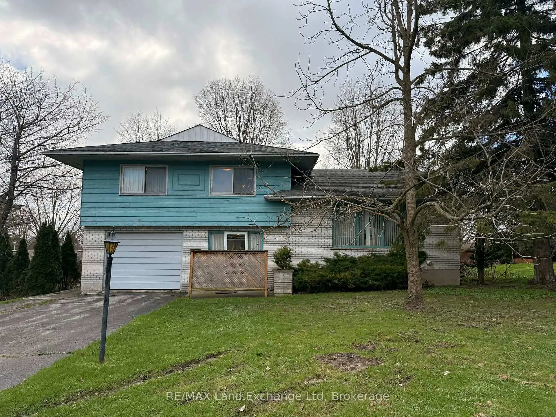 Photo 2 of 301 Summit Drive, North Huron, Wingham — HOMEH