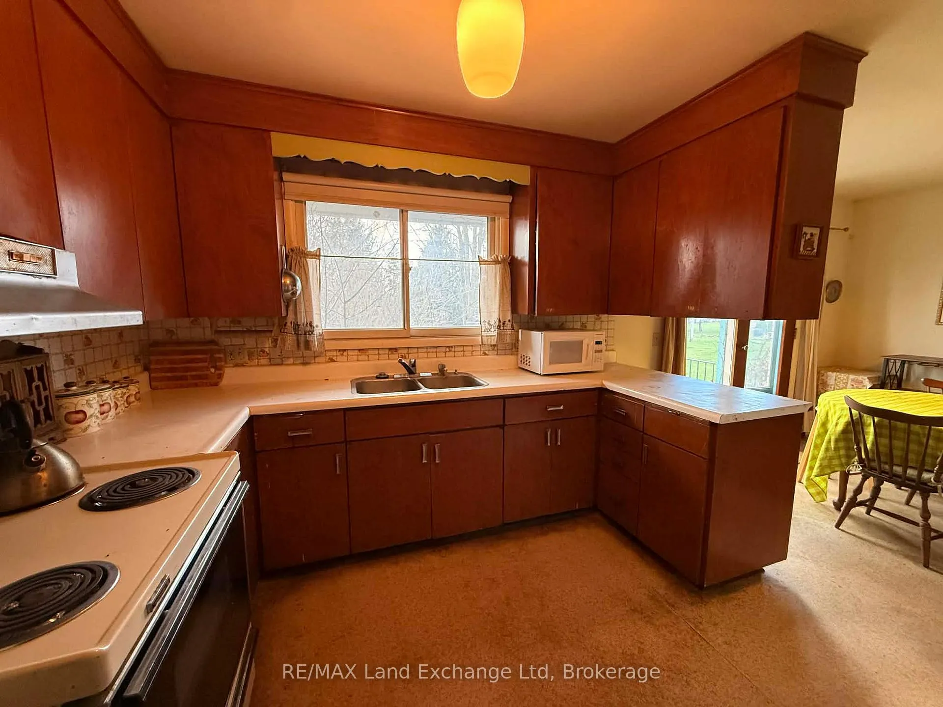 Photo 11 of 301 Summit Drive, North Huron, Wingham — HOMEH