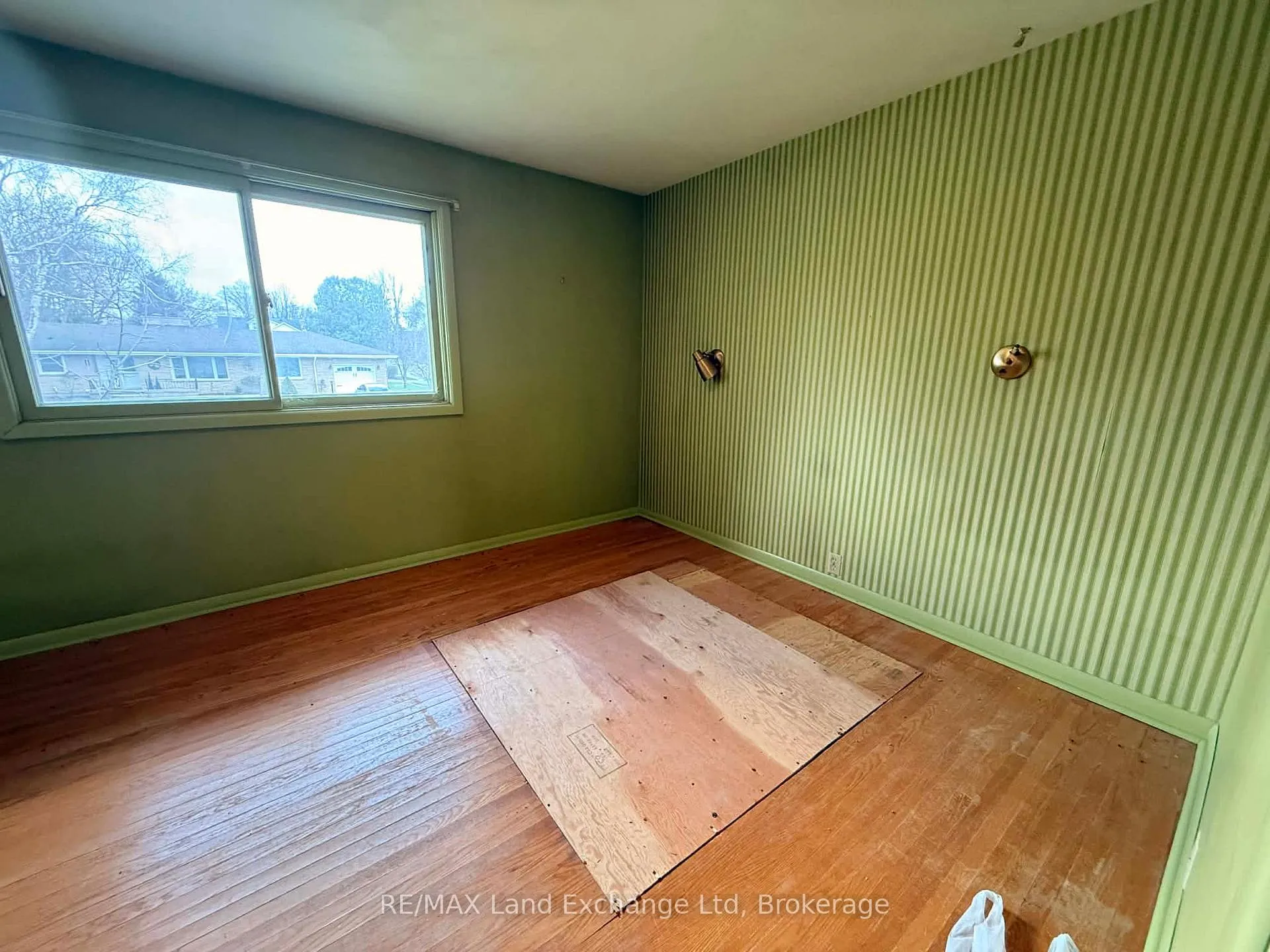 Photo 15 of 301 Summit Drive, North Huron, Wingham — HOMEH