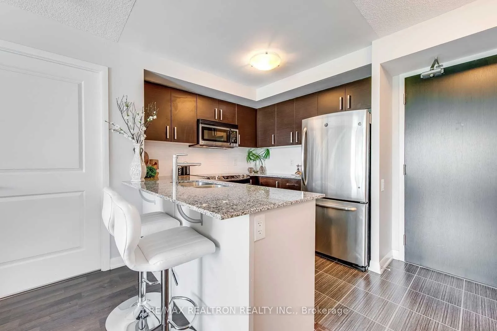 Photo 8 of Unit 609, 17 Anndale Drive, North York, Willowdale East — HOMEH