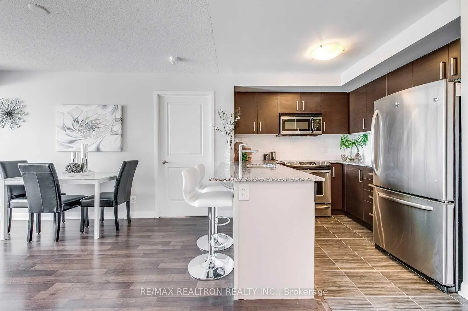 Photo 10 of Unit 609, 17 Anndale Drive, North York, Willowdale East — HOMEH