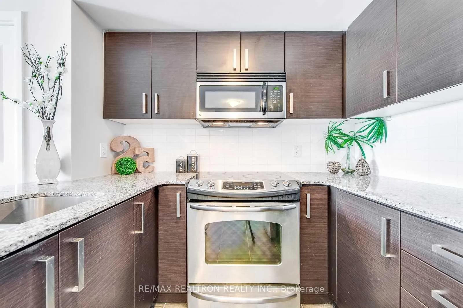Photo 17 of Unit 609, 17 Anndale Drive, North York, Willowdale East — HOMEH