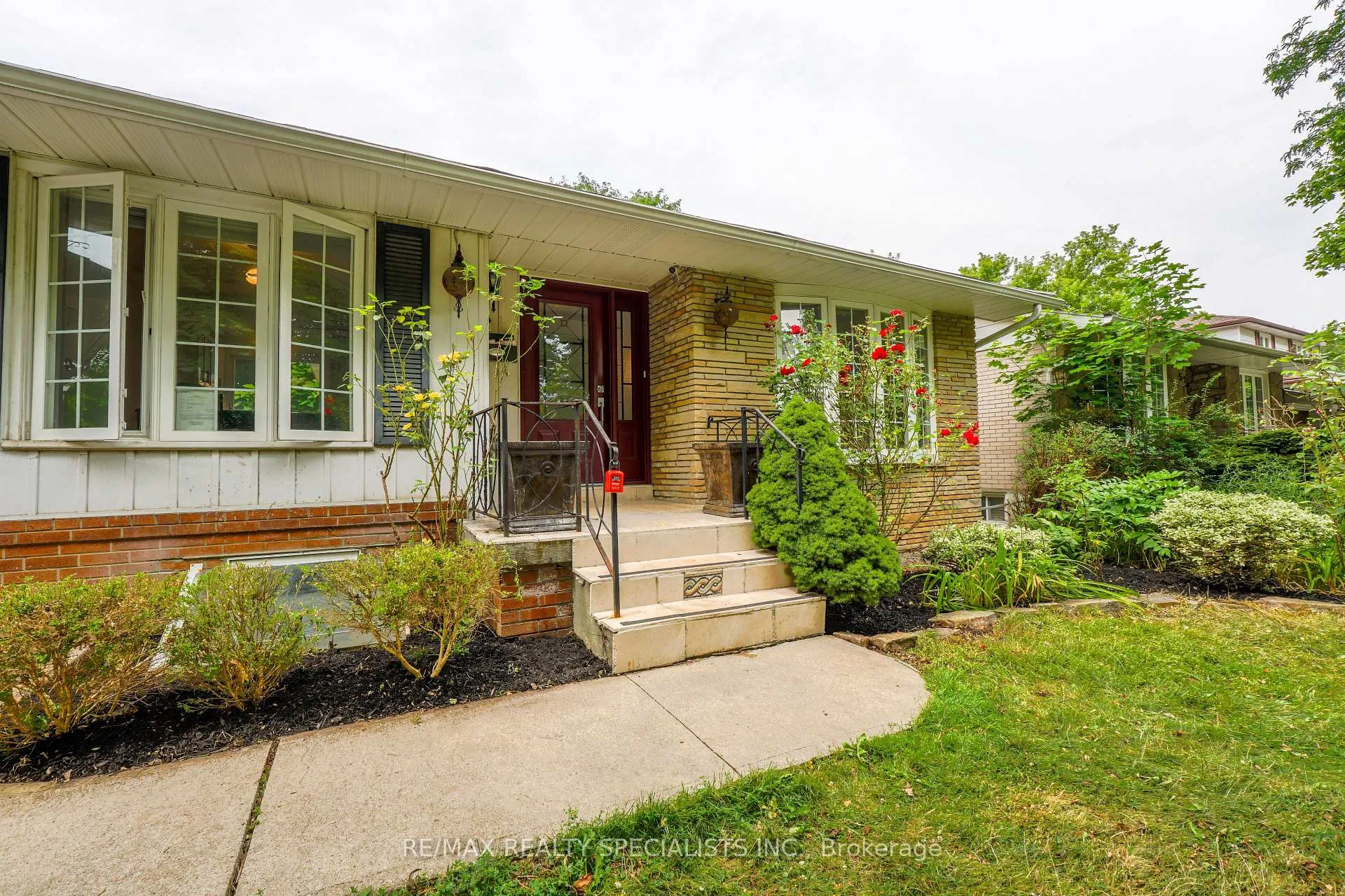Photo 2 of 61 Ambleside Drive, Brampton, Brampton South — HOMEH