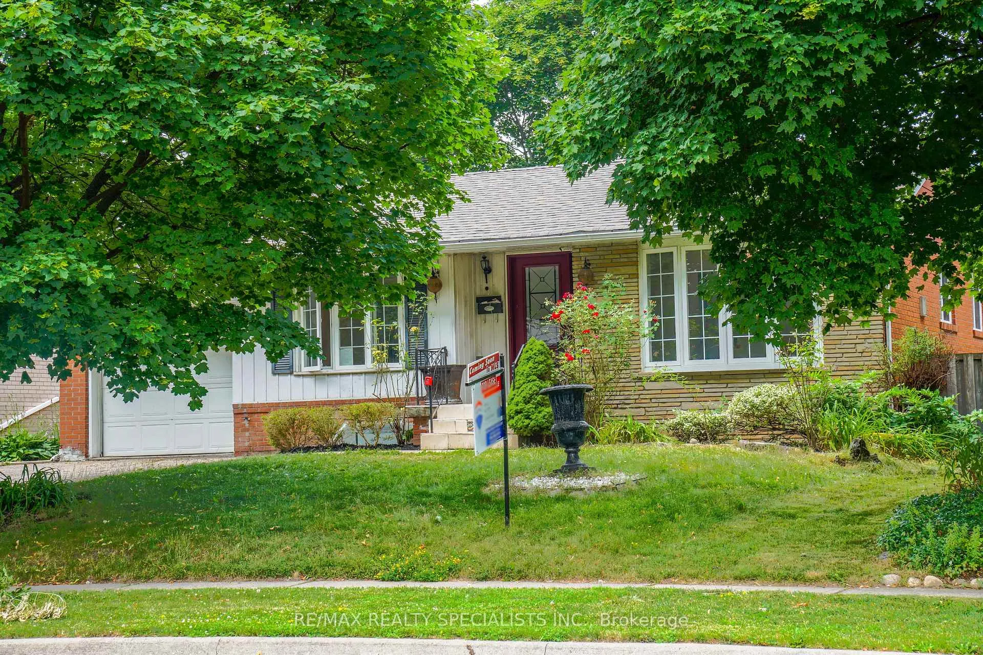 Photo 3 of 61 Ambleside Drive, Brampton, Brampton South — HOMEH