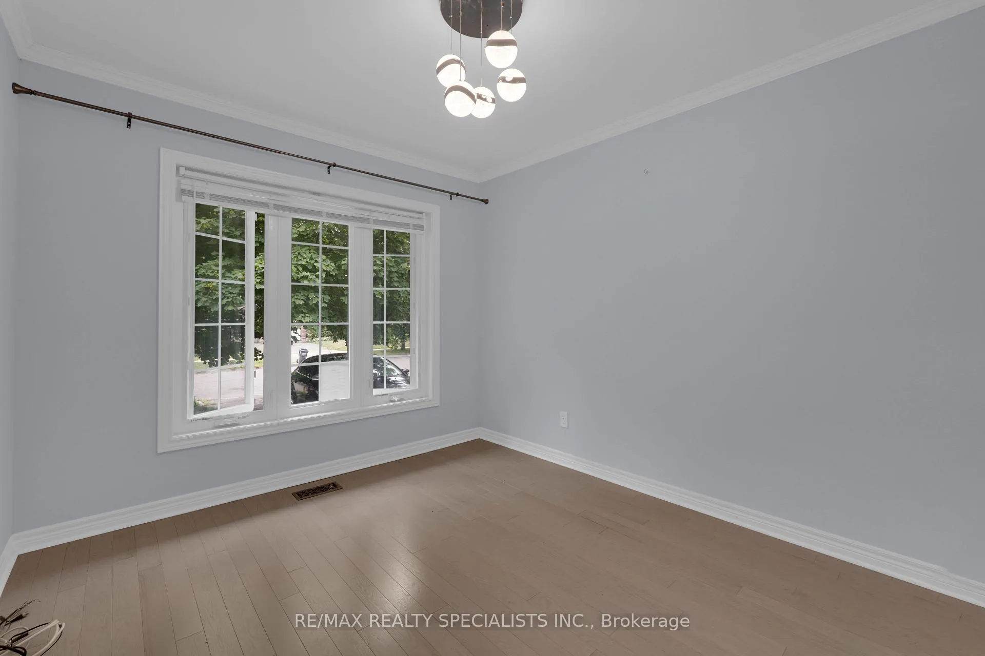 Photo 5 of 61 Ambleside Drive, Brampton, Brampton South — HOMEH