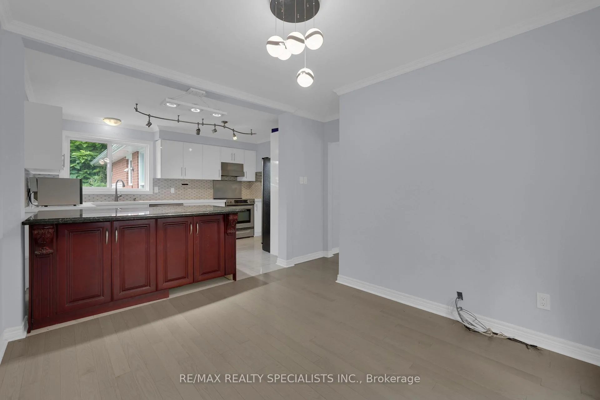 Photo 9 of 61 Ambleside Drive, Brampton, Brampton South — HOMEH