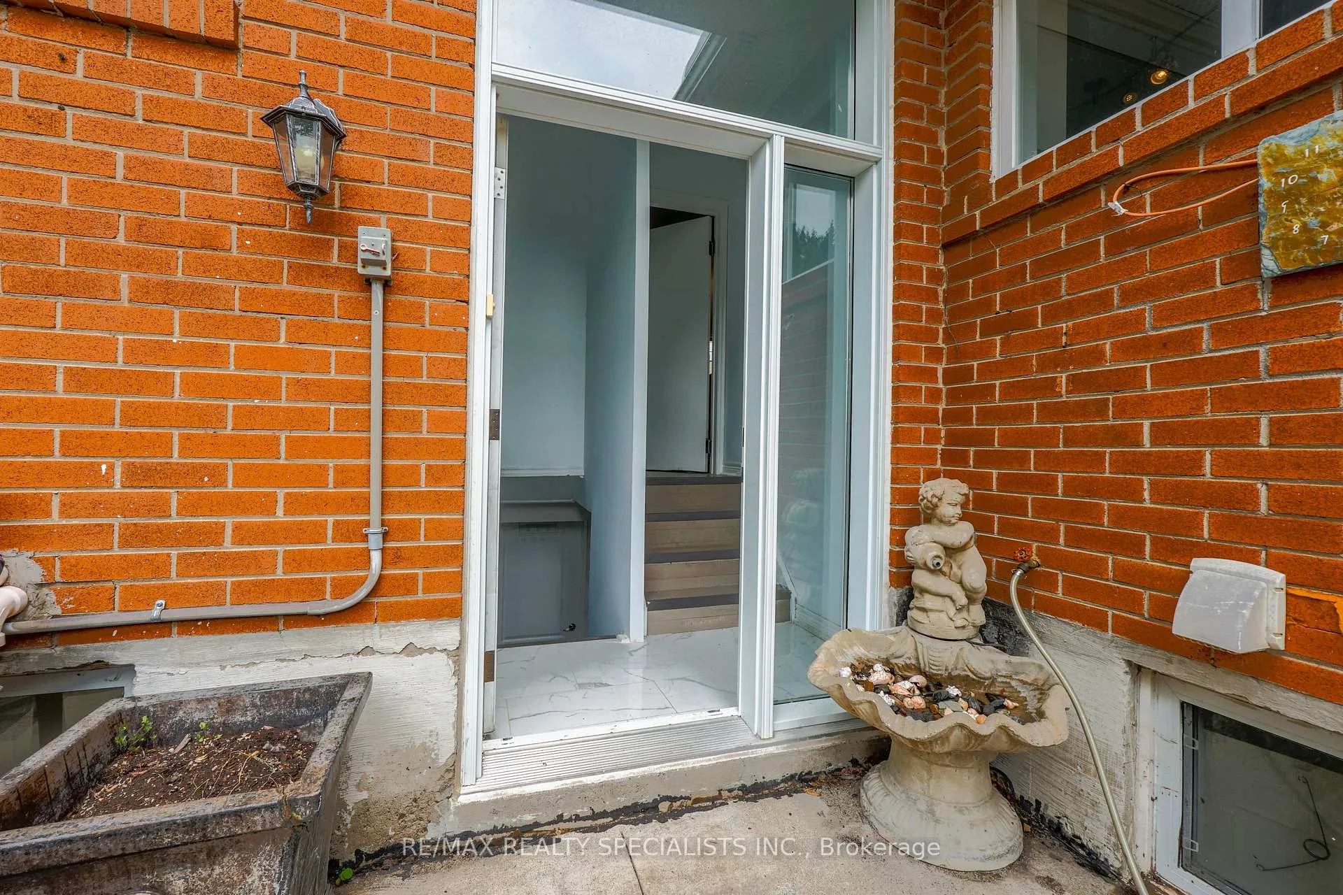 Photo 14 of 61 Ambleside Drive, Brampton, Brampton South — HOMEH