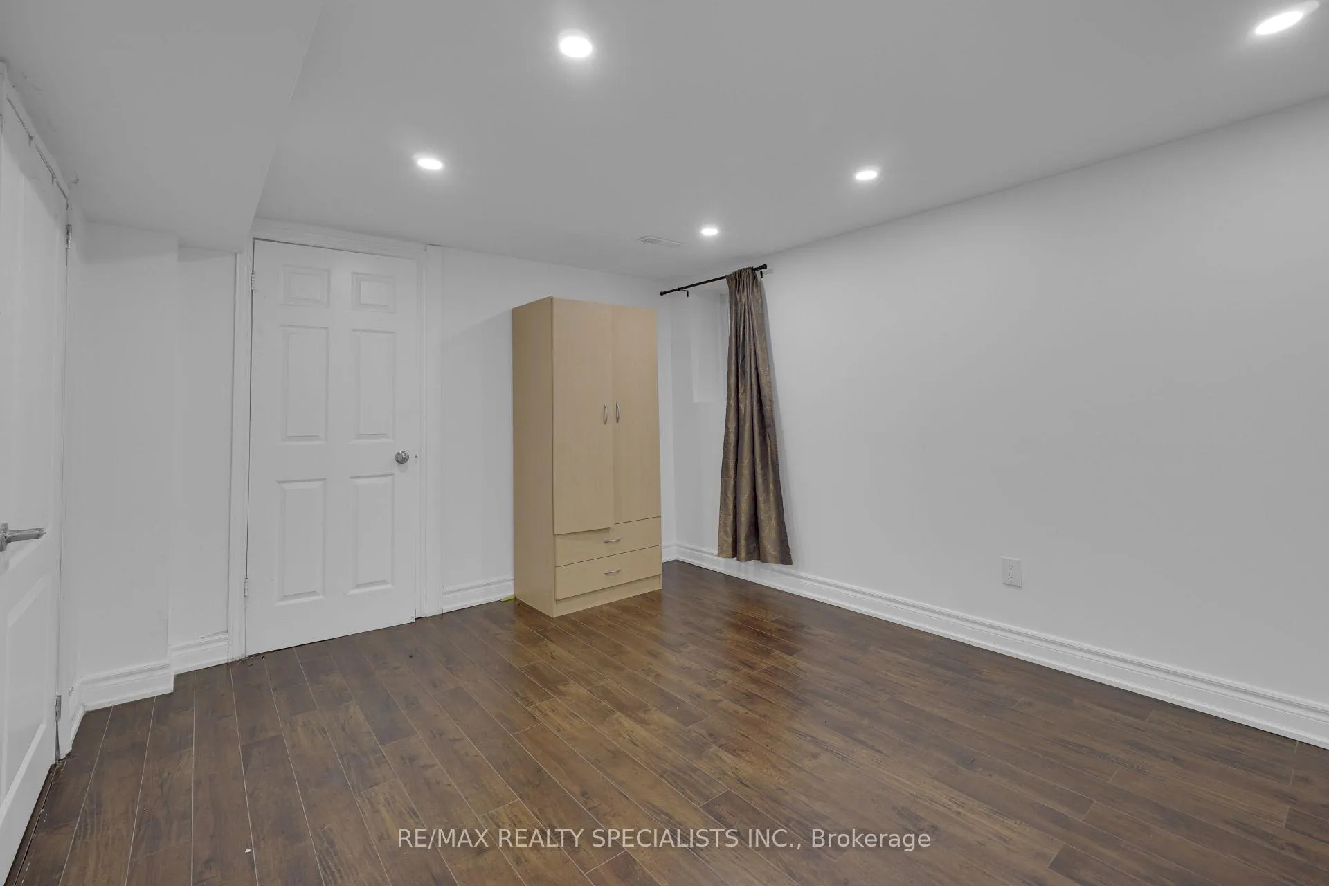 Photo 16 of 61 Ambleside Drive, Brampton, Brampton South — HOMEH