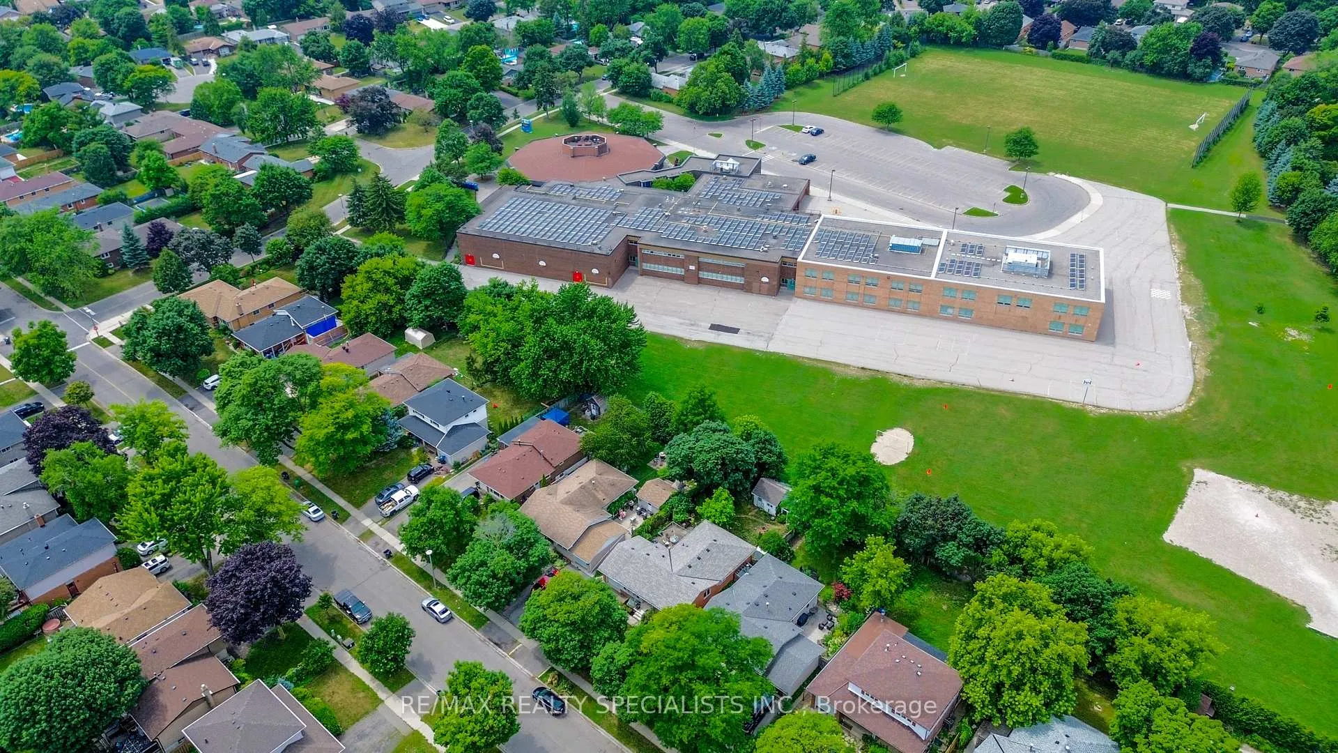 Photo 25 of 61 Ambleside Drive, Brampton, Brampton South — HOMEH