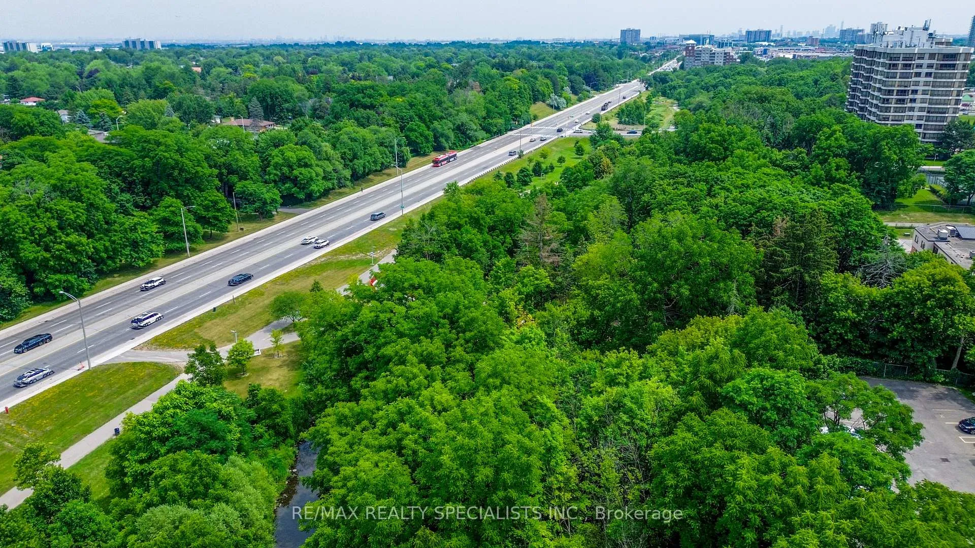 Photo 27 of 61 Ambleside Drive, Brampton, Brampton South — HOMEH