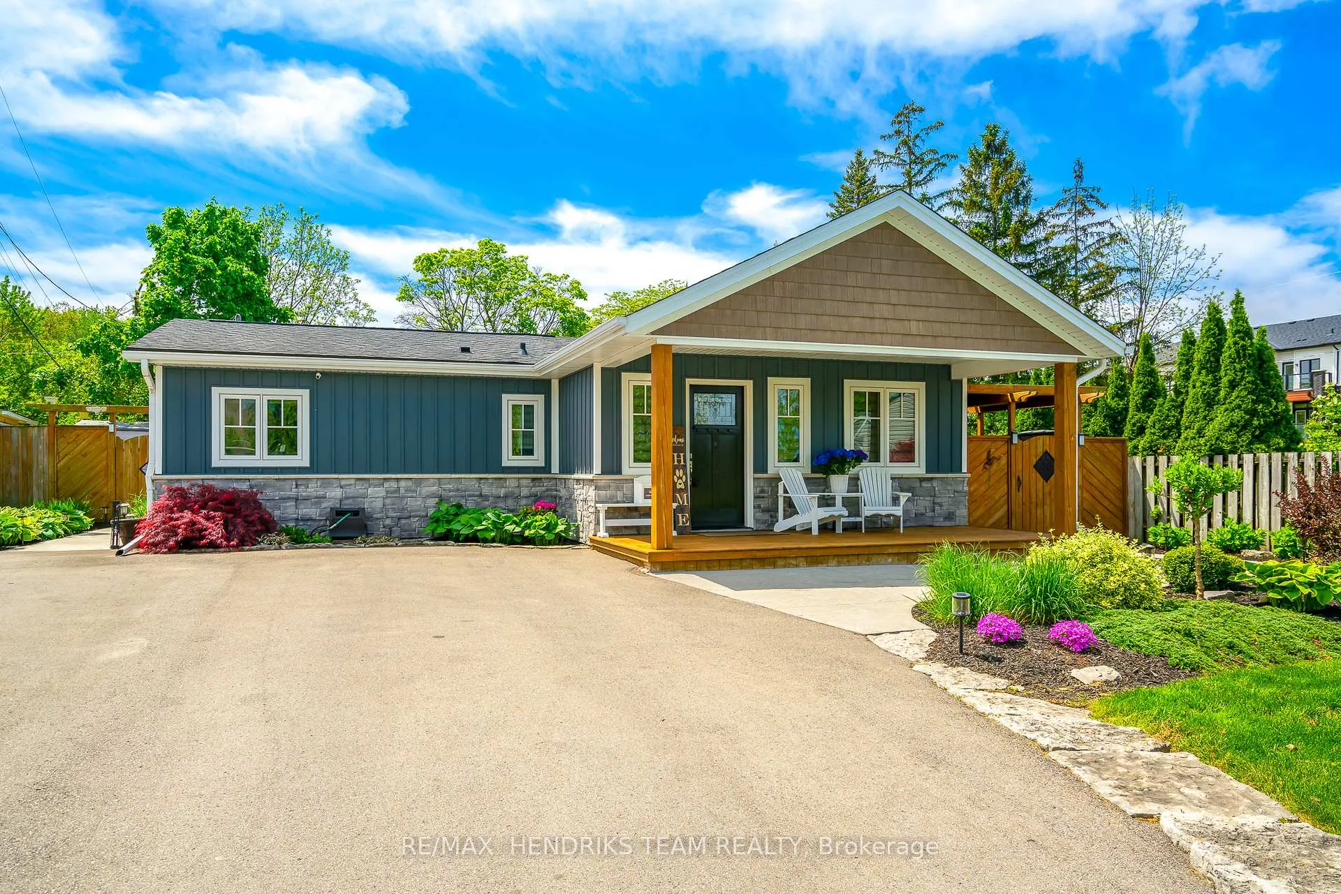 Photo 2 of 162 Glendale Avenue, St. Catharines, Glendale/Glenridge — HOMEH